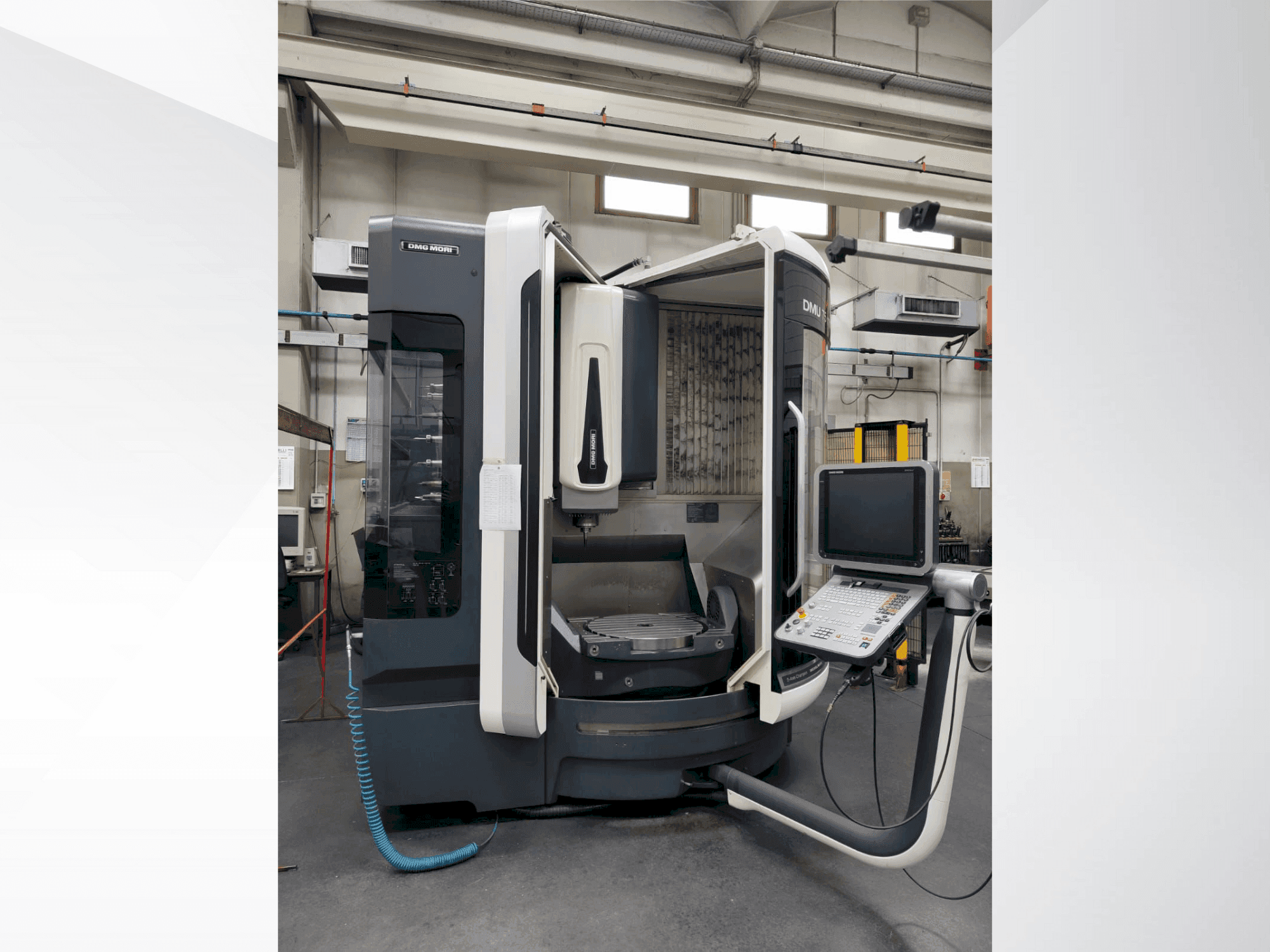 Frontansicht der DMG MORI DMU 75 Monoblock Maschine