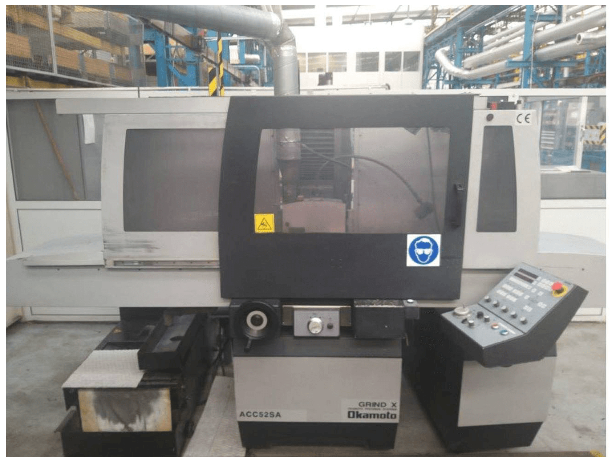 Frontansicht der OKAMOTO ACC 52SA Maschine