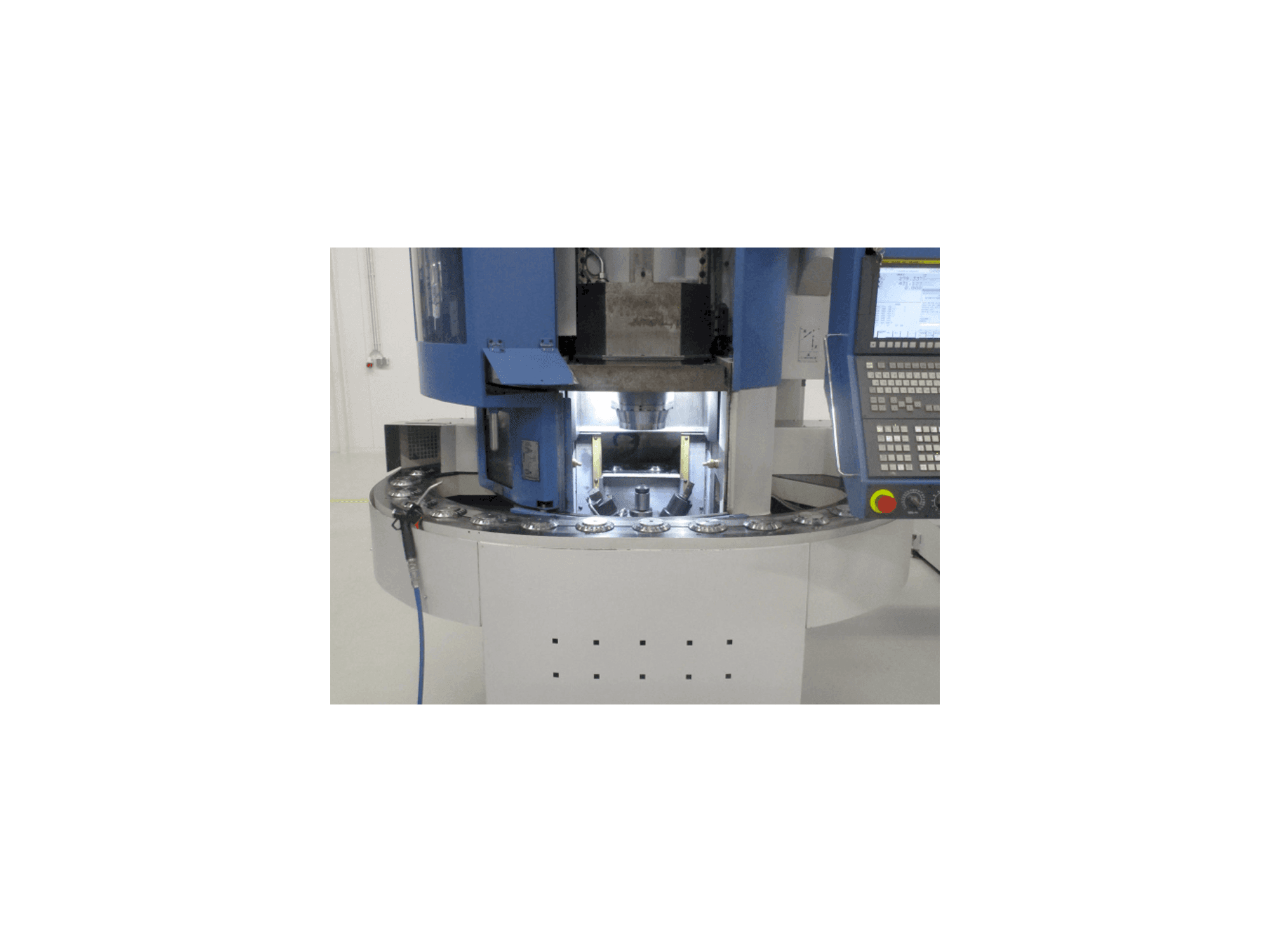 Frontansicht der EMAG VL3 Maschine