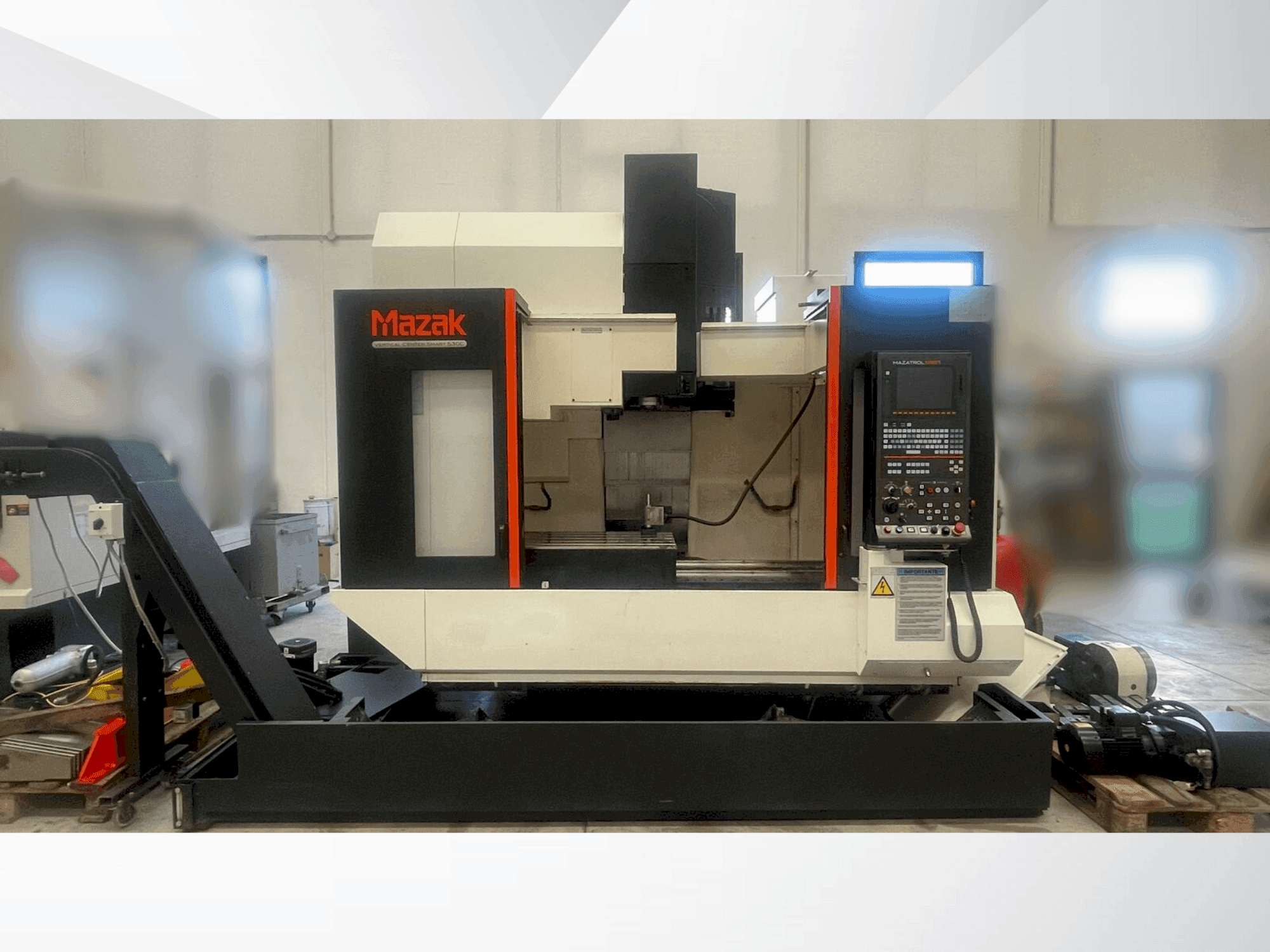 Frontansicht der Mazak VERTICAL CENTER SMART 530C Maschine