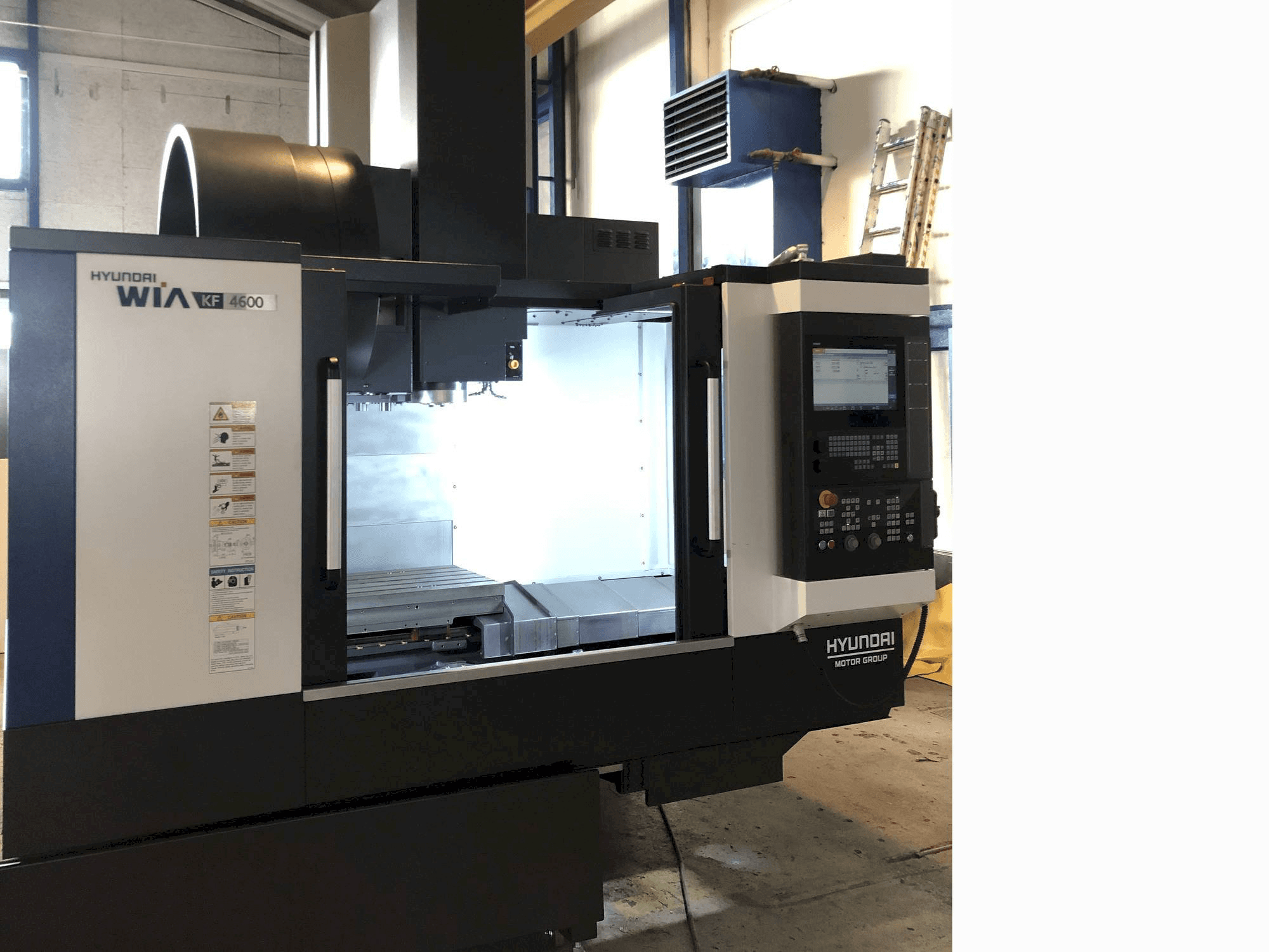 Frontansicht der Hyundai Wia KF4600 Maschine