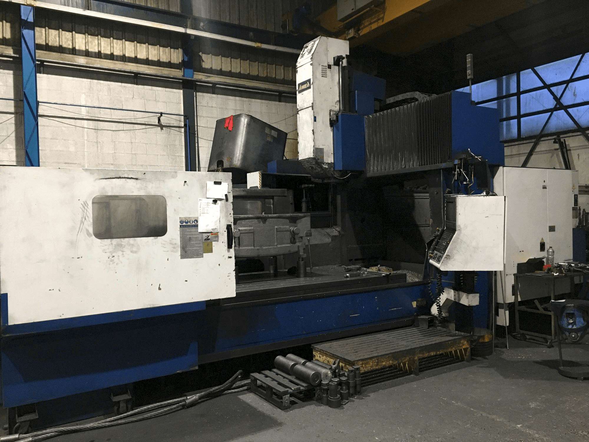 Frontansicht der AWEA SP 3016 Maschine