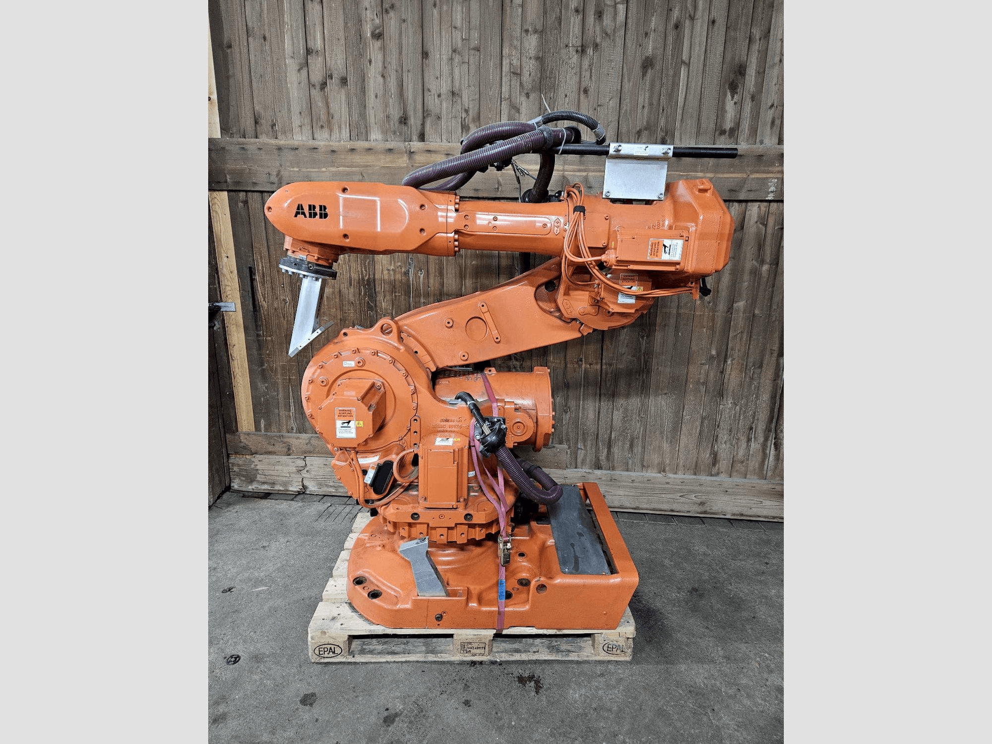 Frontansicht der ABB IRB 6600-175/2.55 Maschine