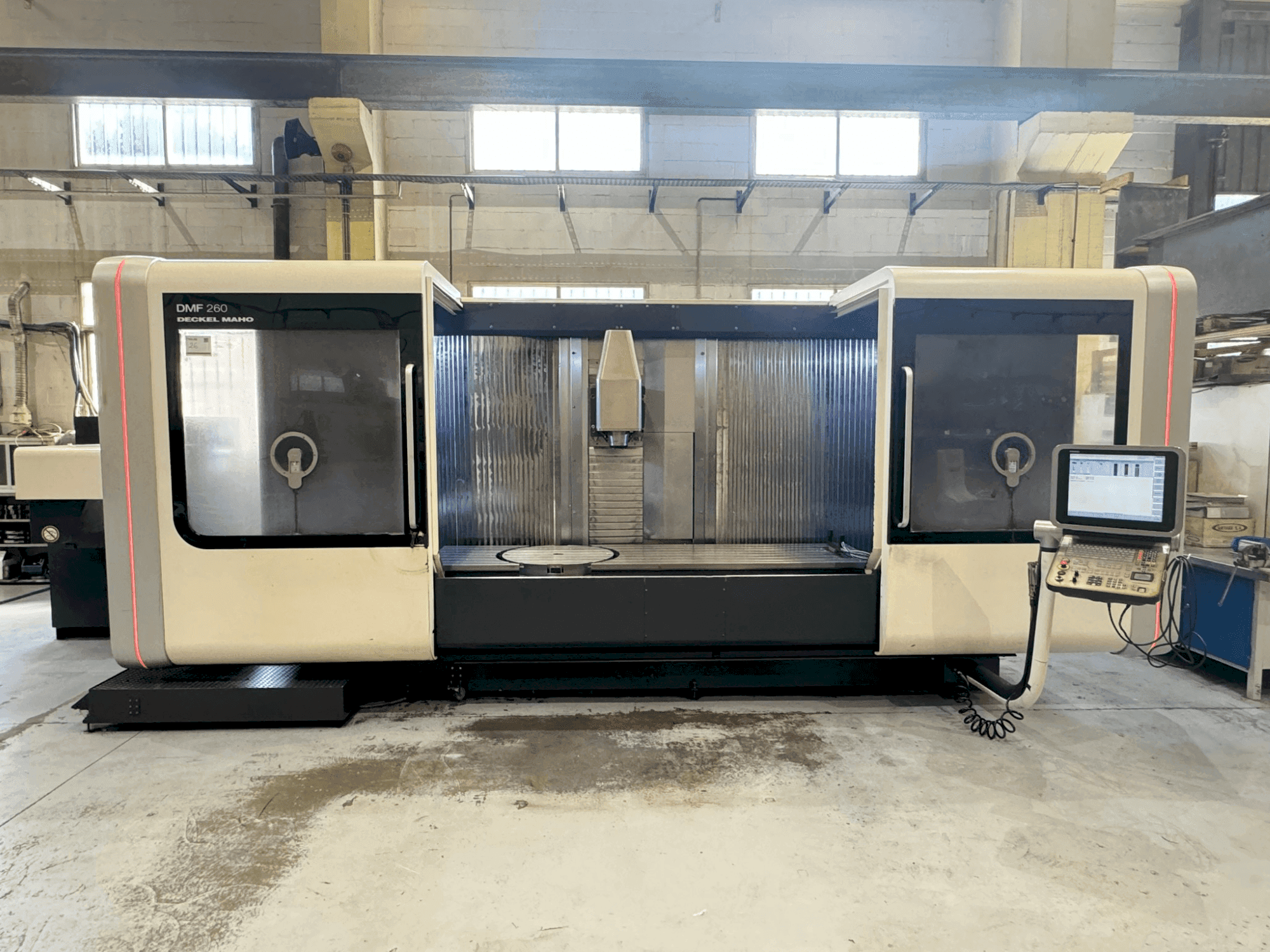 Frontansicht der DMG MORI DMF 260/7 Maschine