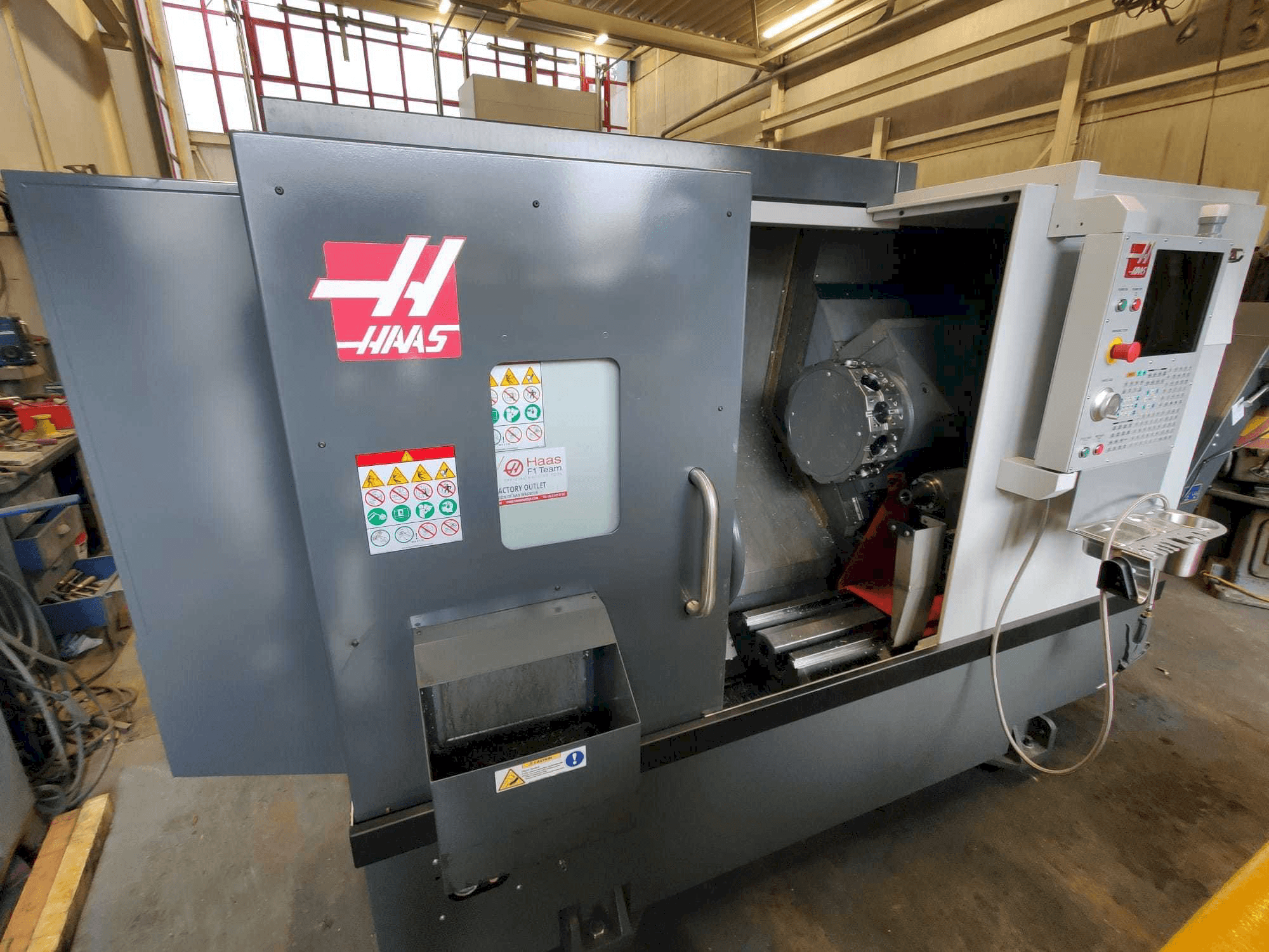 Linke Ansicht der HAAS ST-20Y Maschine