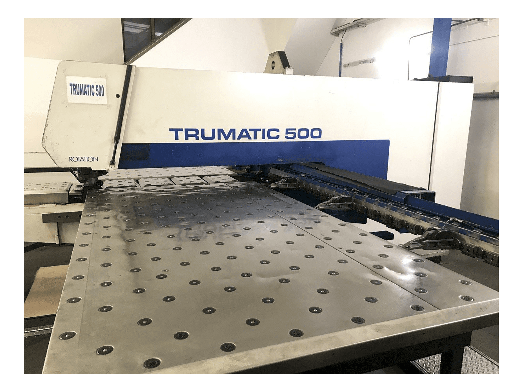 Frontansicht der Trumpf Trumatic 500R Maschine