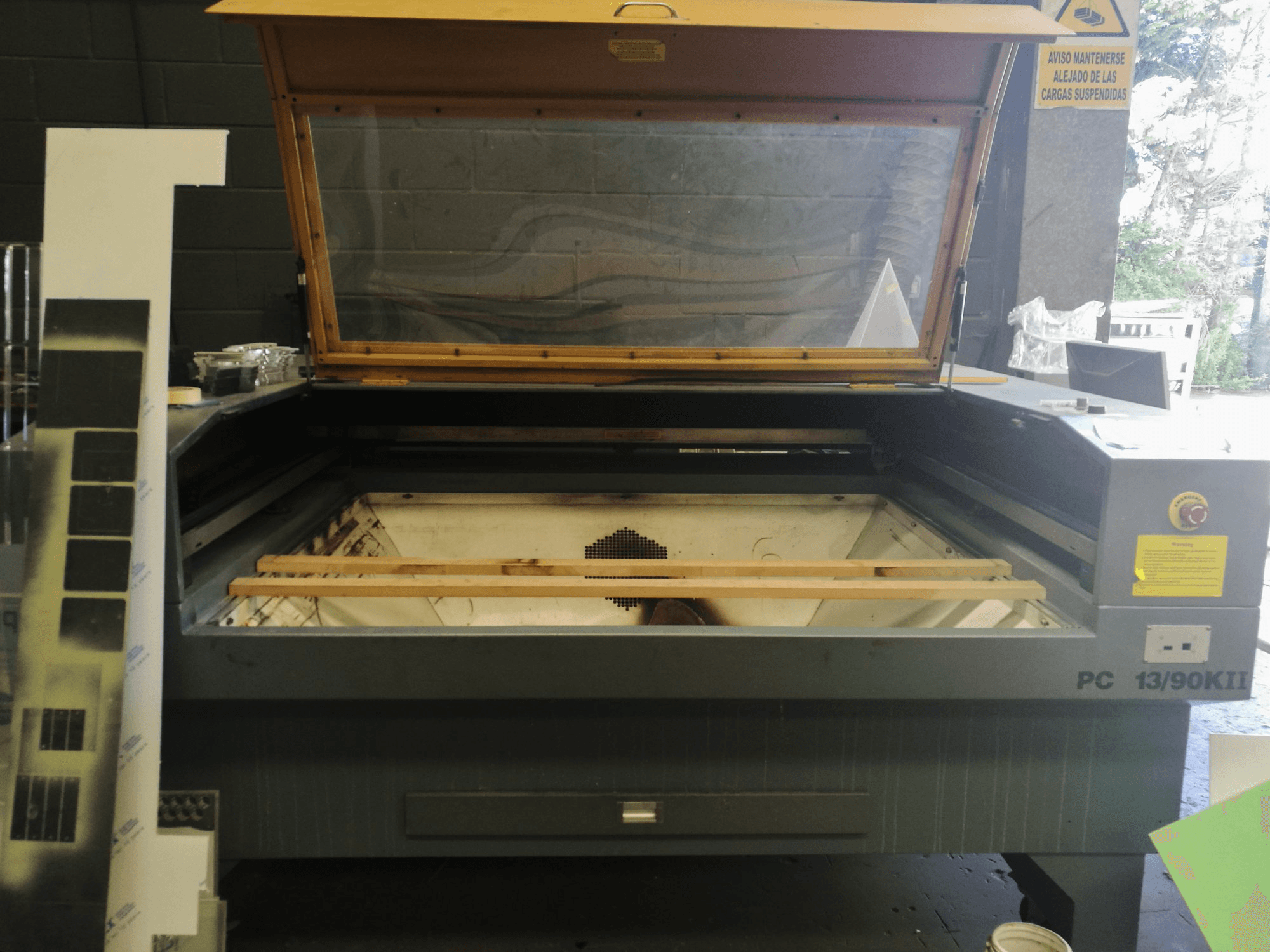 Frontansicht der PC 13/90KII Maschine