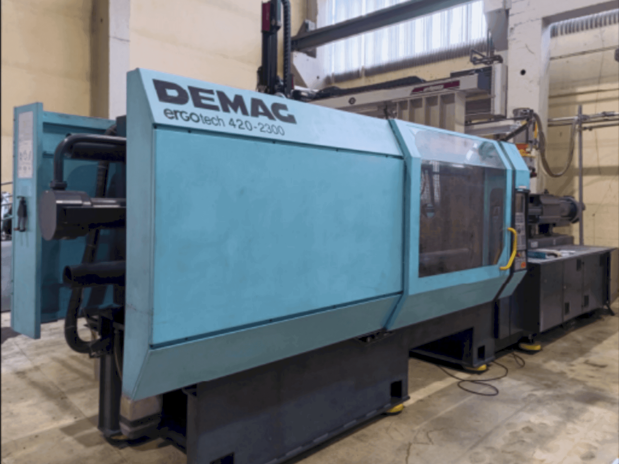 Frontansicht der DEMAG Ergotech 4200-2300 Maschine
