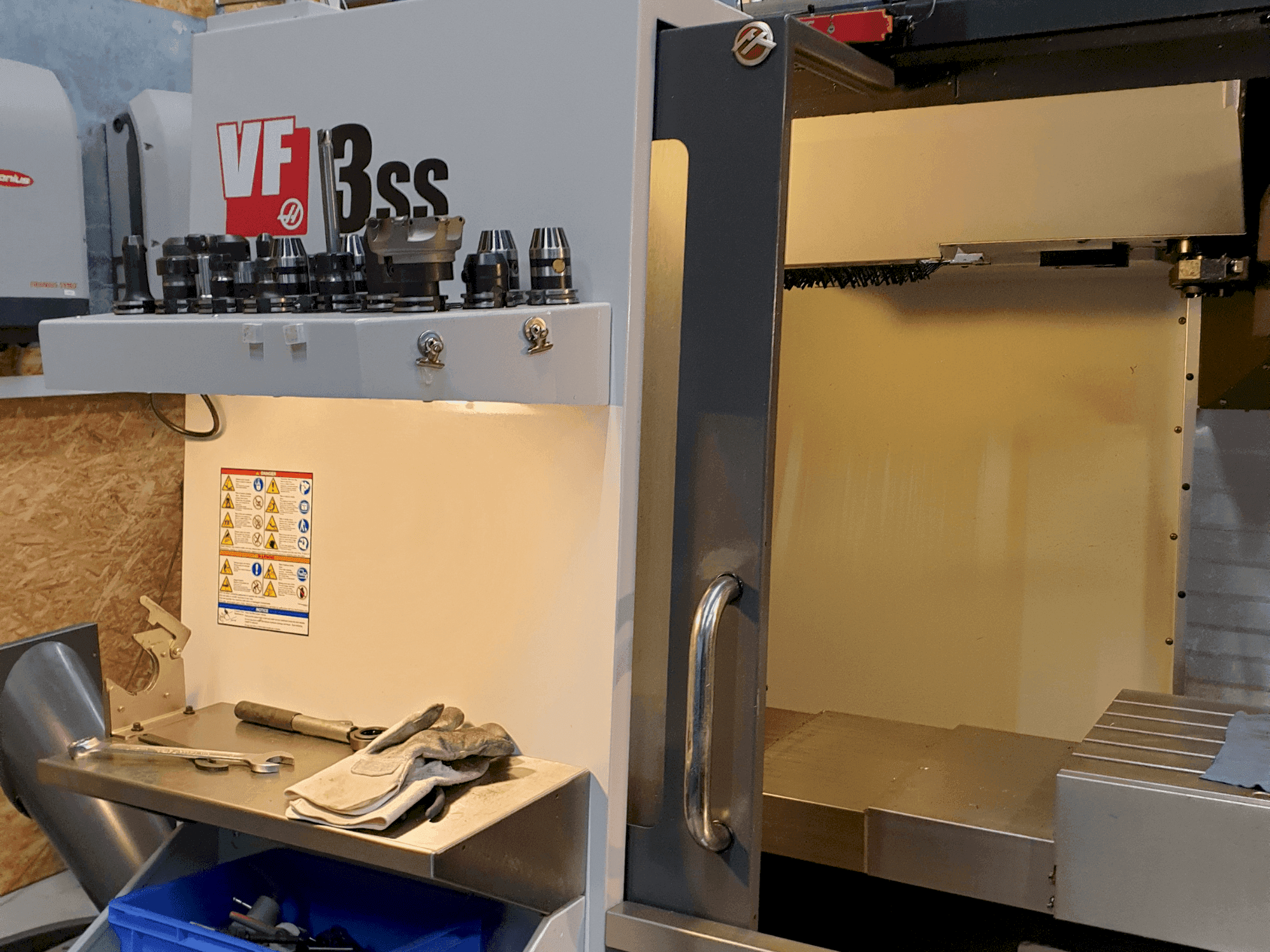 Frontansicht der HAAS VF-3SS Maschine