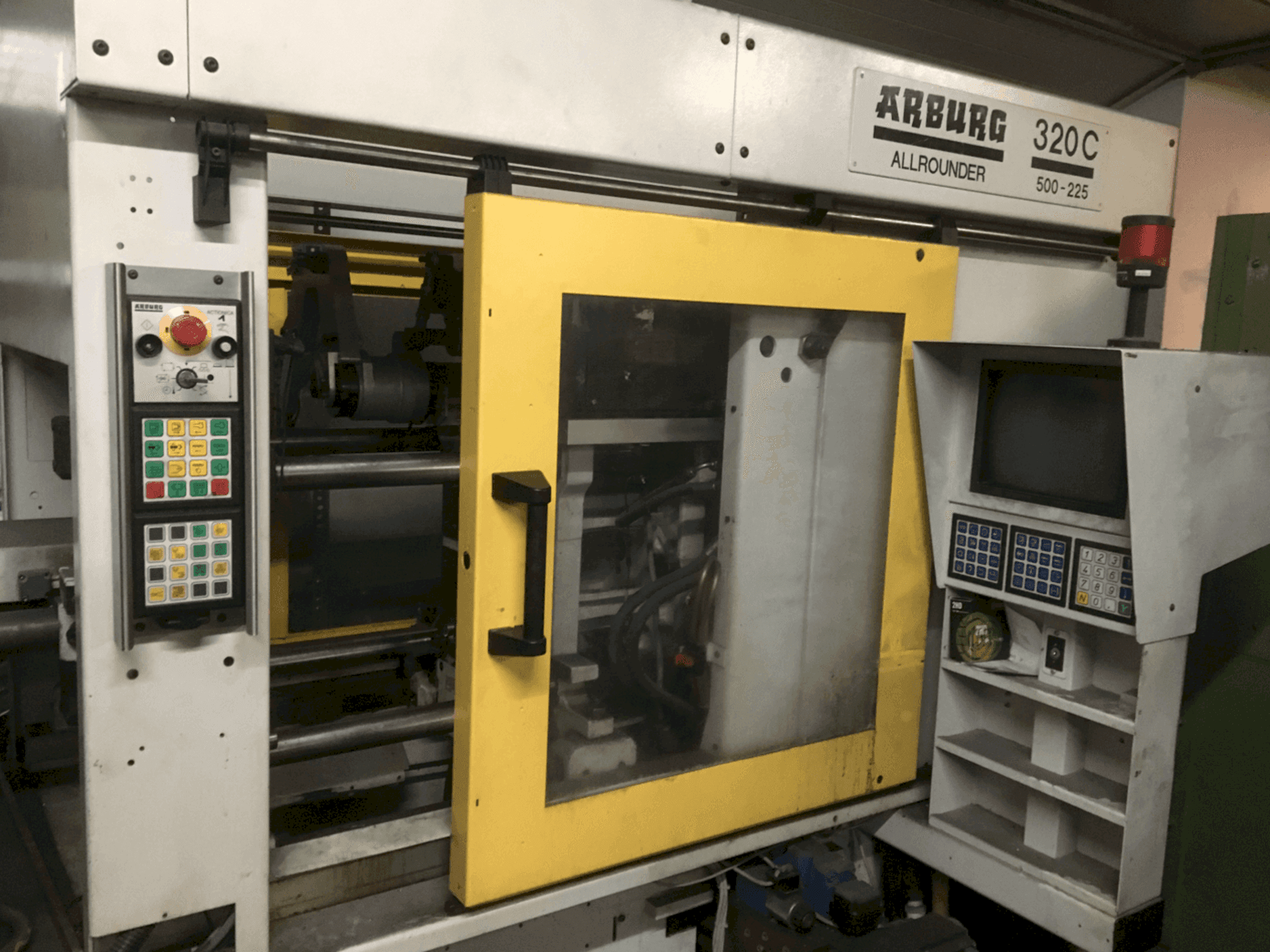 Frontansicht der Arburg Allrounder Centex 320 CD-500-225 Maschine