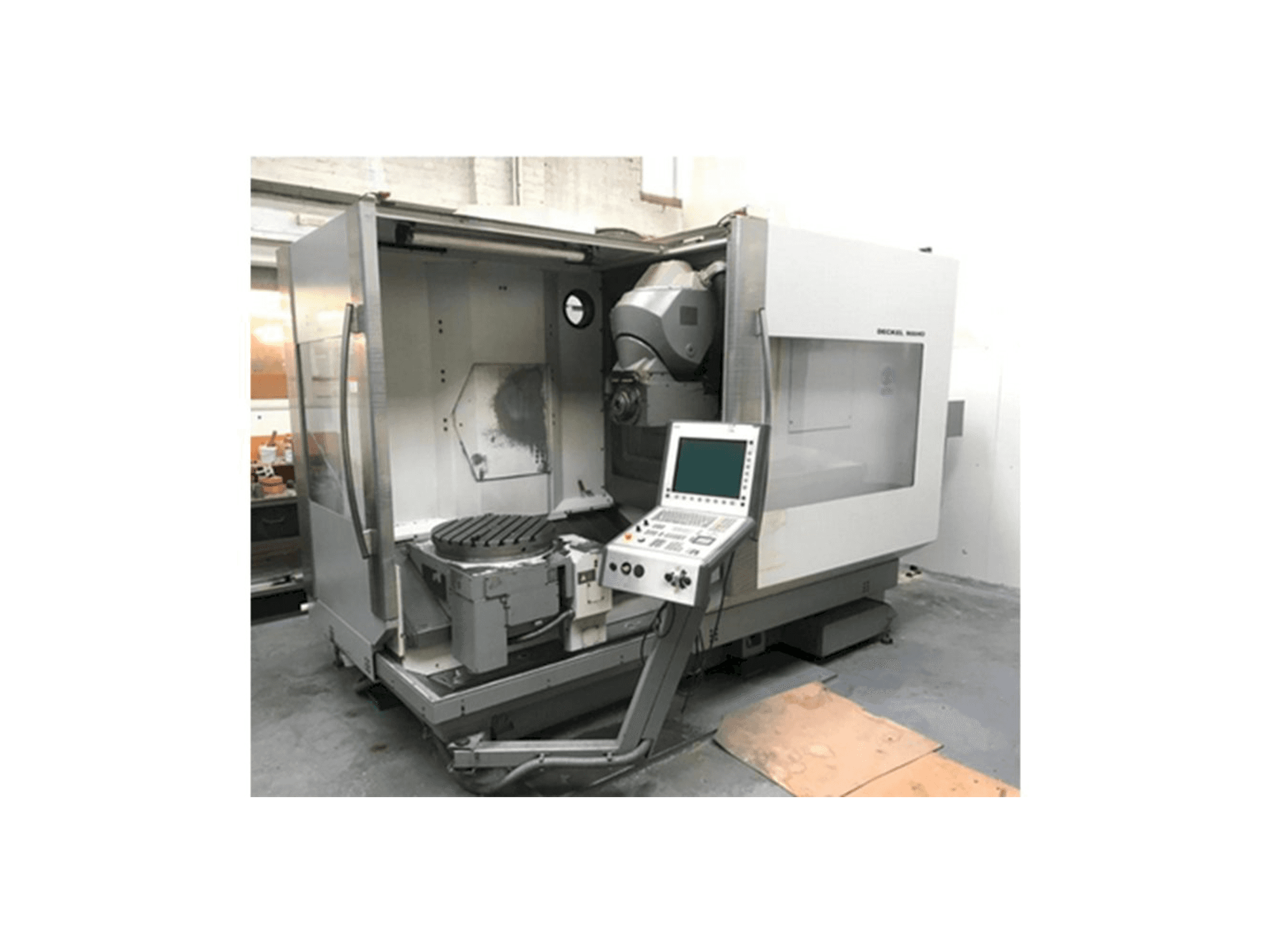 Frontansicht der DECKEL MAHO DMU 60P Hi-Dyn Maschine