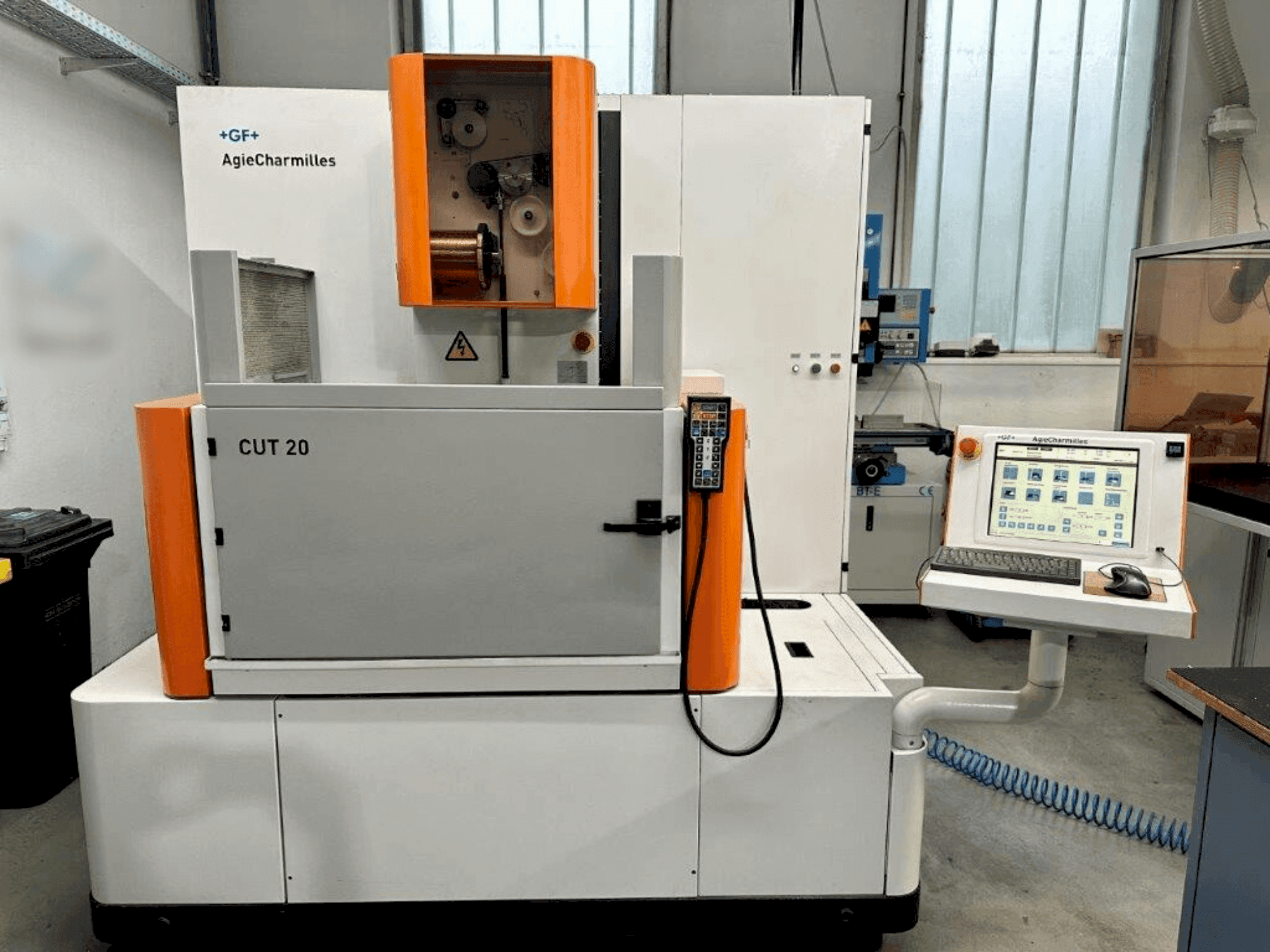 Frontansicht der AGIE CUT 20 Maschine