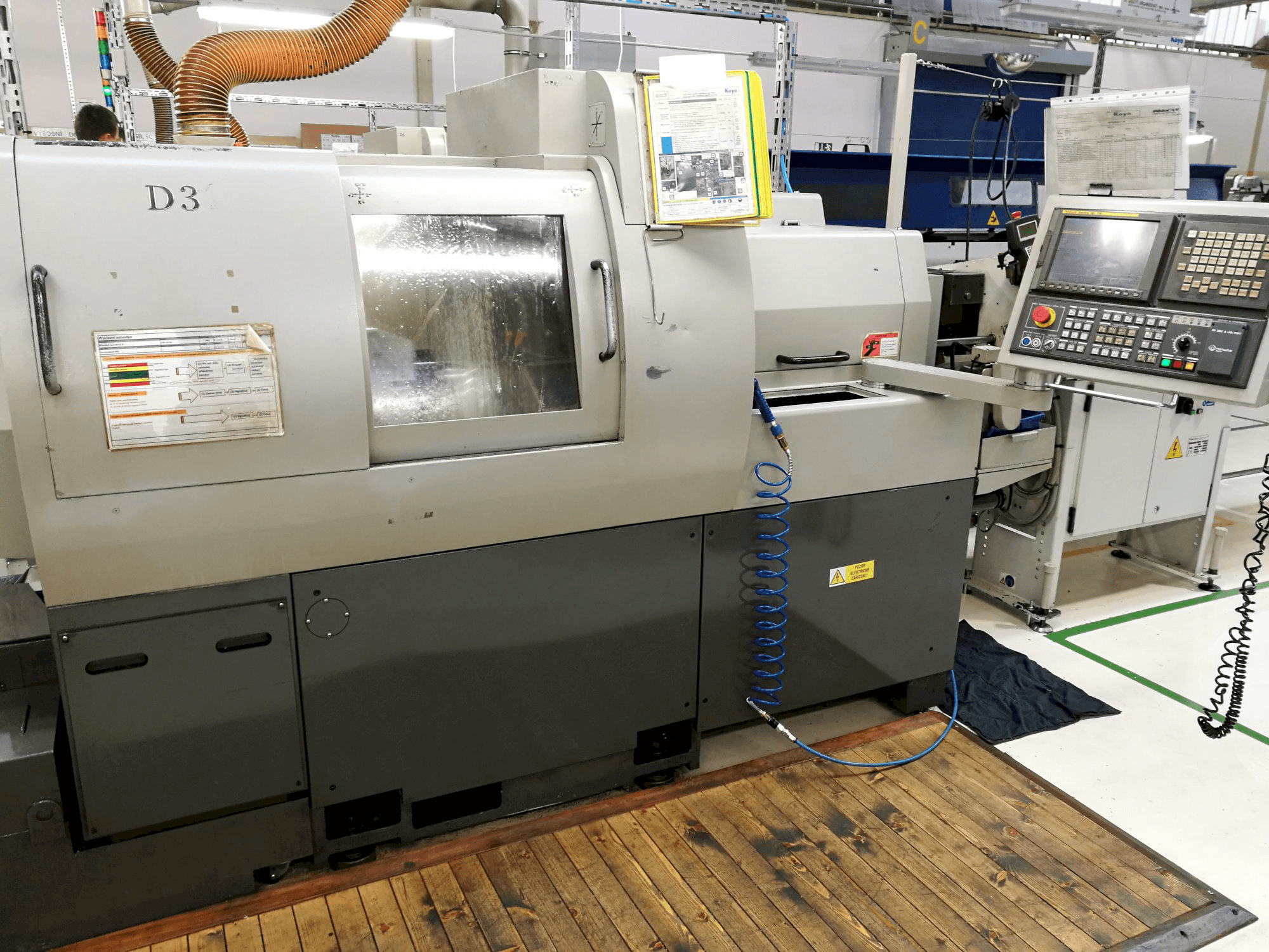 Frontansicht der Hanwha XD 38 N Maschine