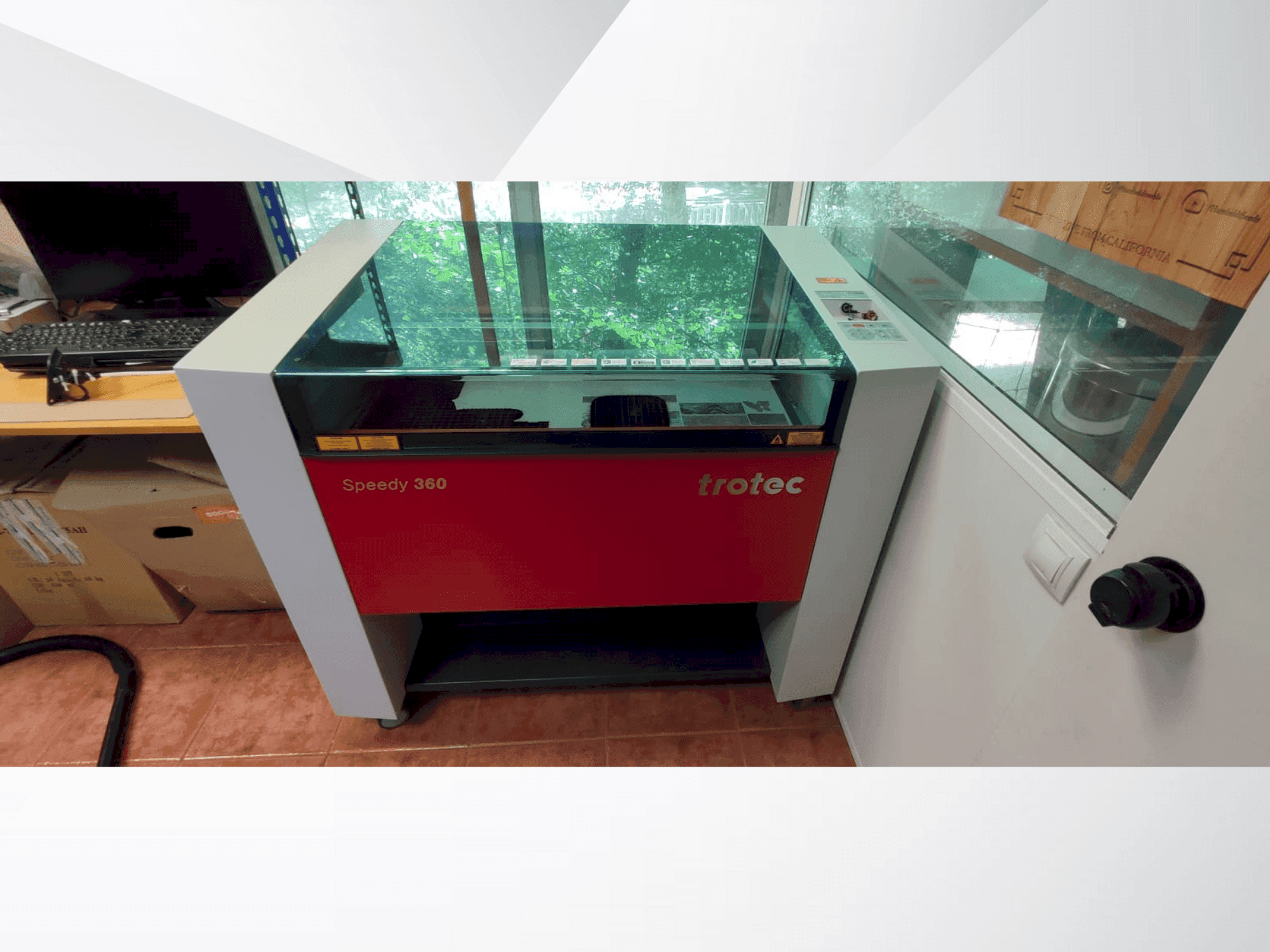 Frontansicht der Trotec Speedy 360 Maschine