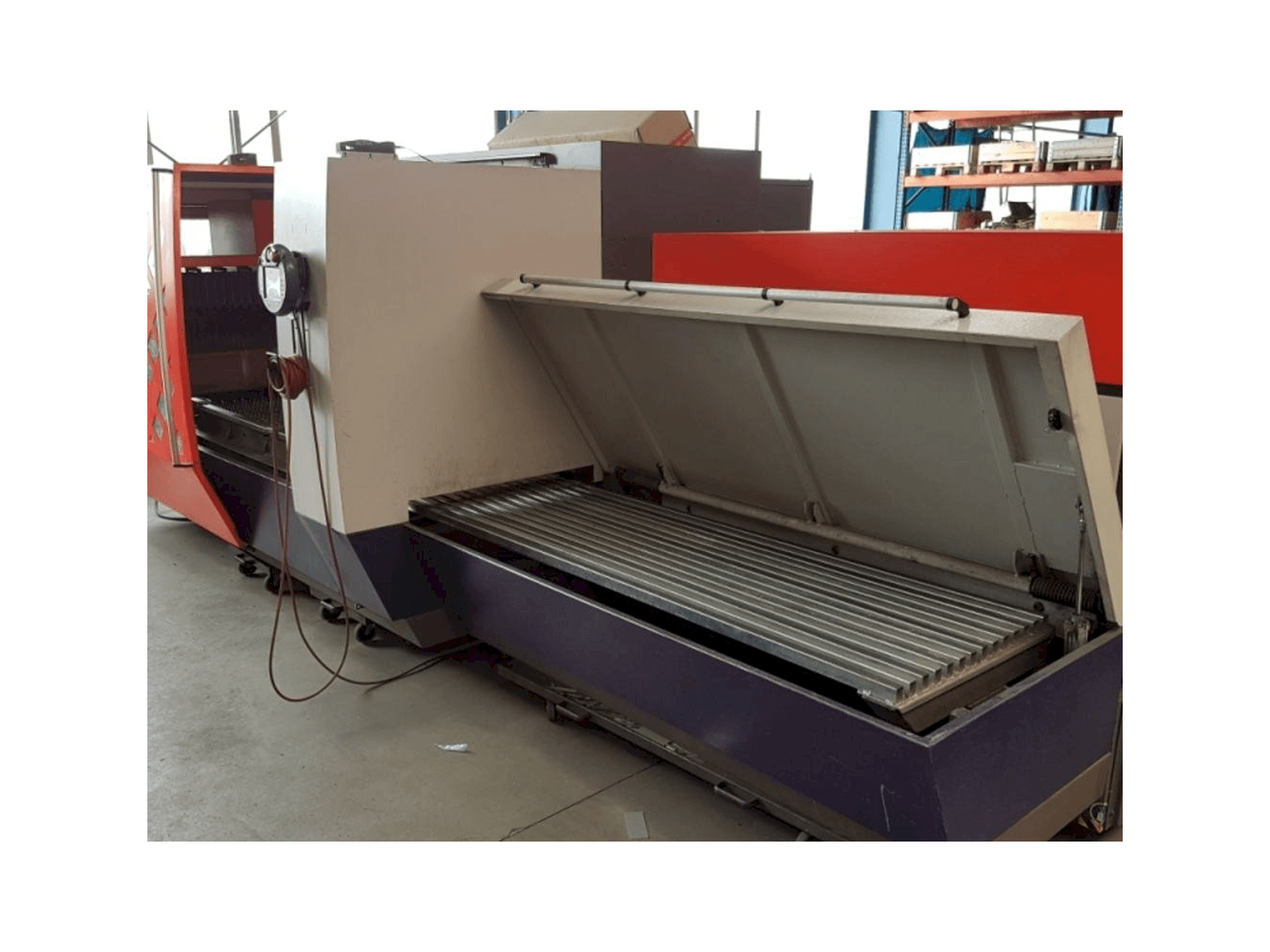 Frontansicht der Bystronic Byvention 3015 Maschine