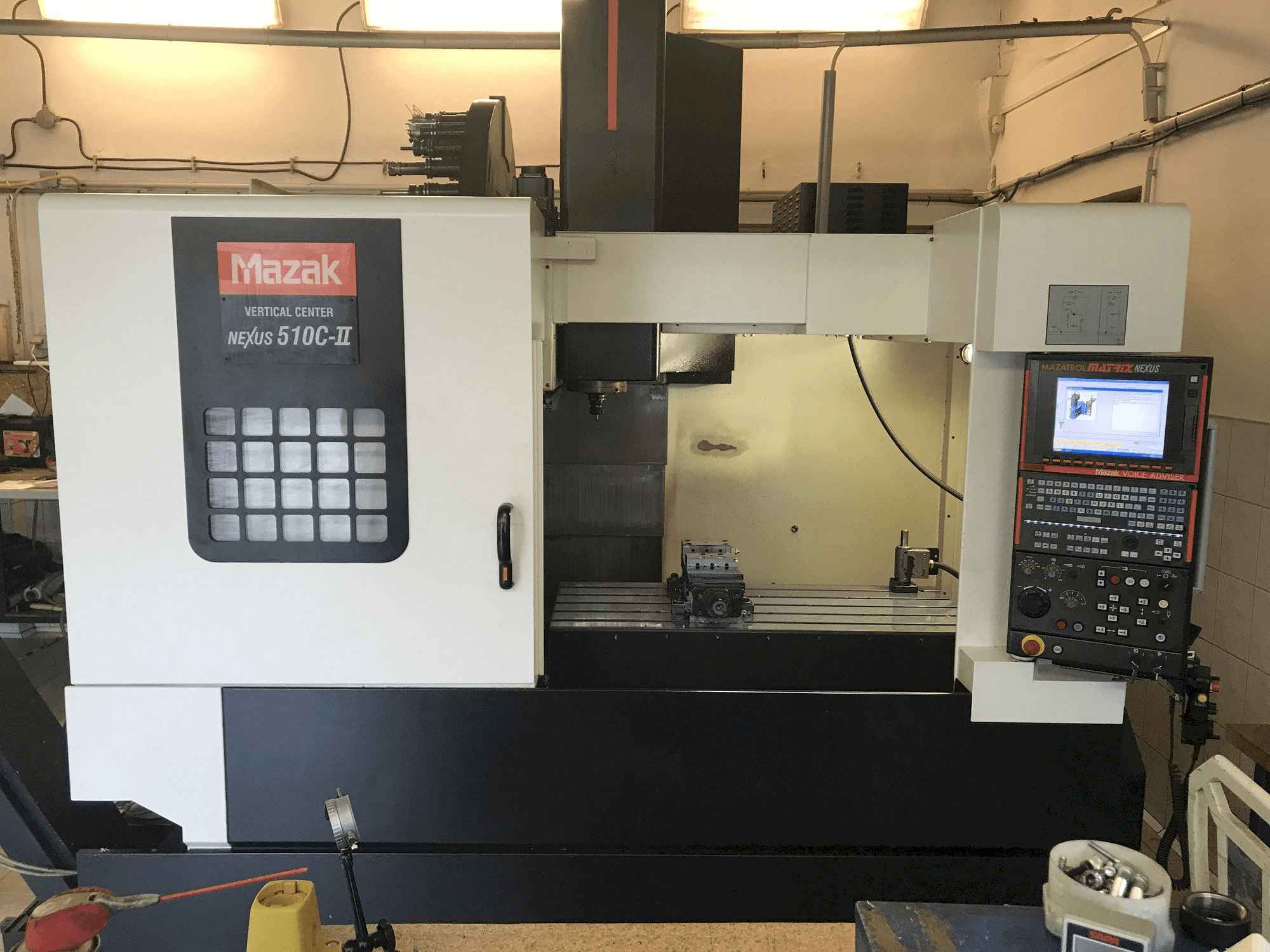 Frontansicht der Mazak Nexus 510C-II Maschine