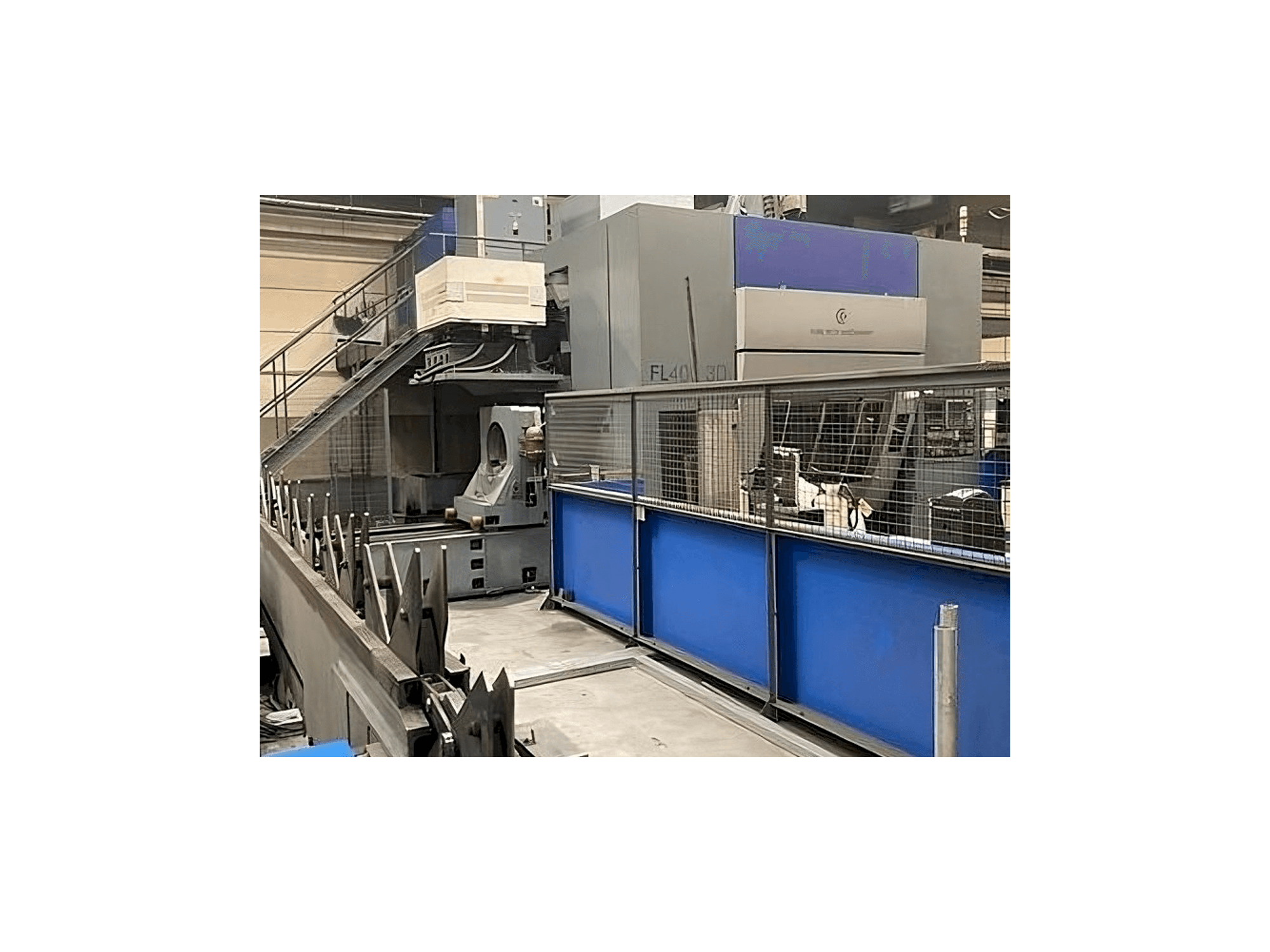 Frontansicht der Tube Tech Machinery FL 400 3D Maschine