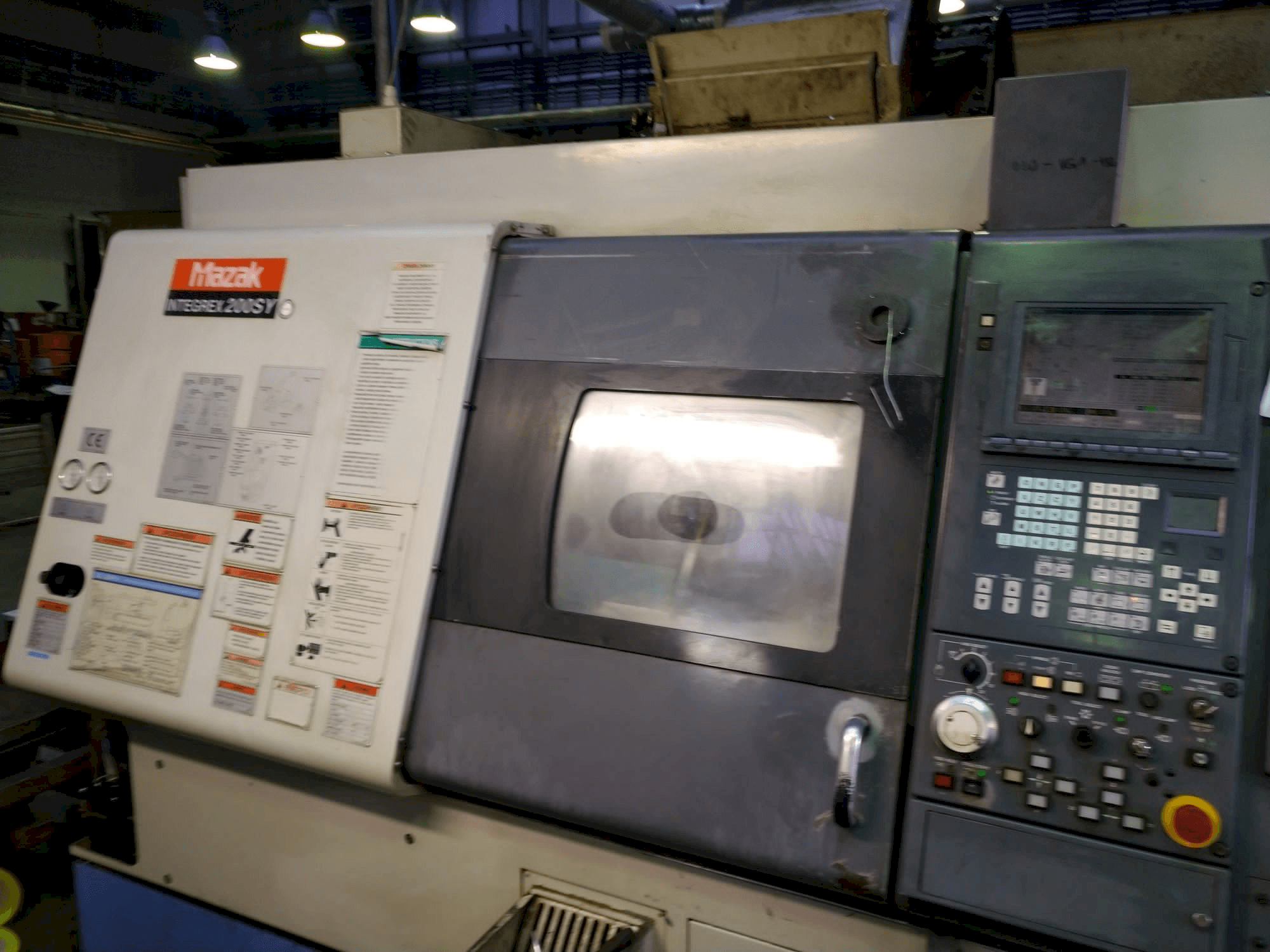 Linke Seitenansicht der Mazak Integrex 200 SY Maschine