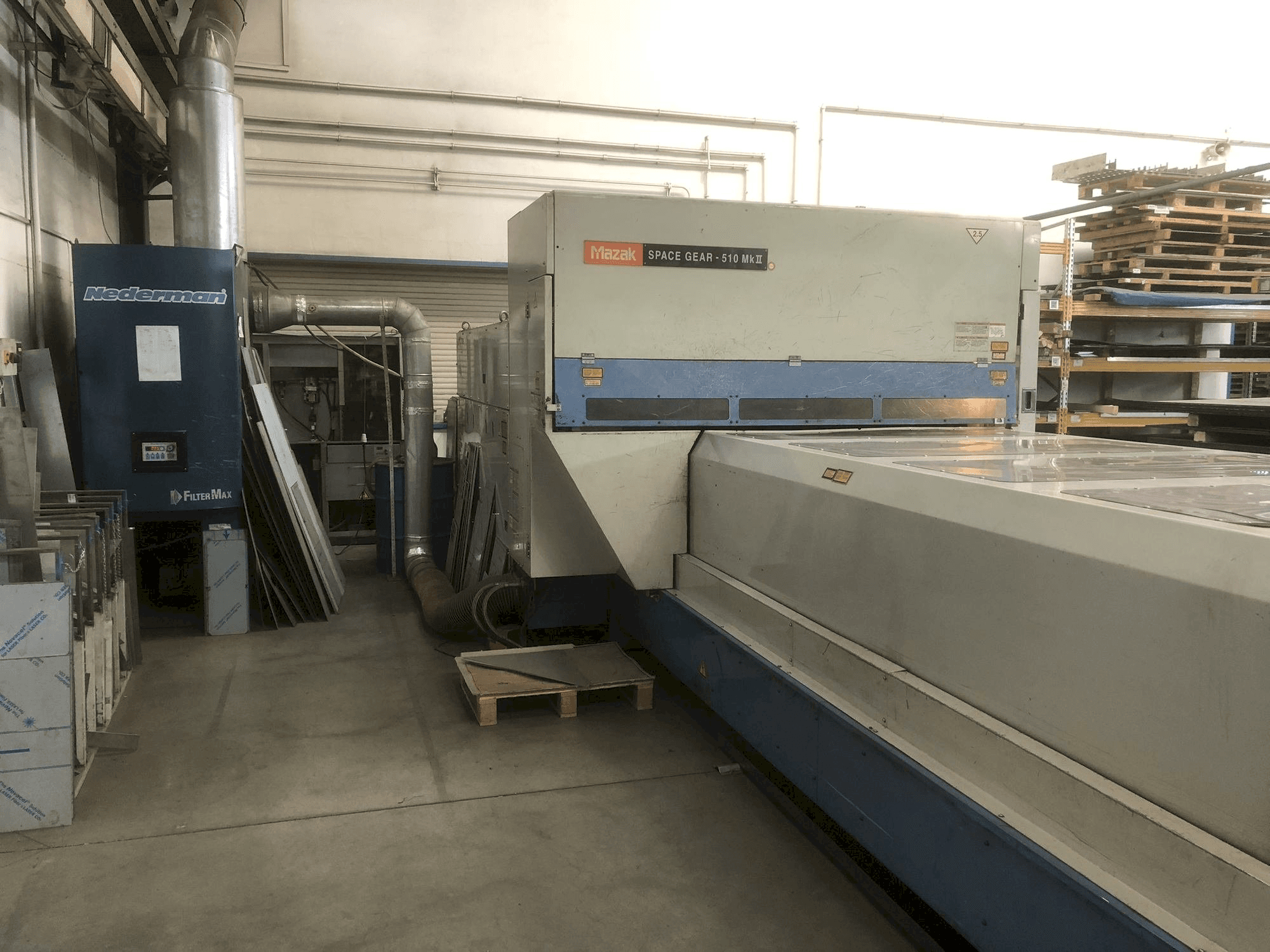 Frontansicht der Mazak SPACE GEAR-510 Mk II Maschine
