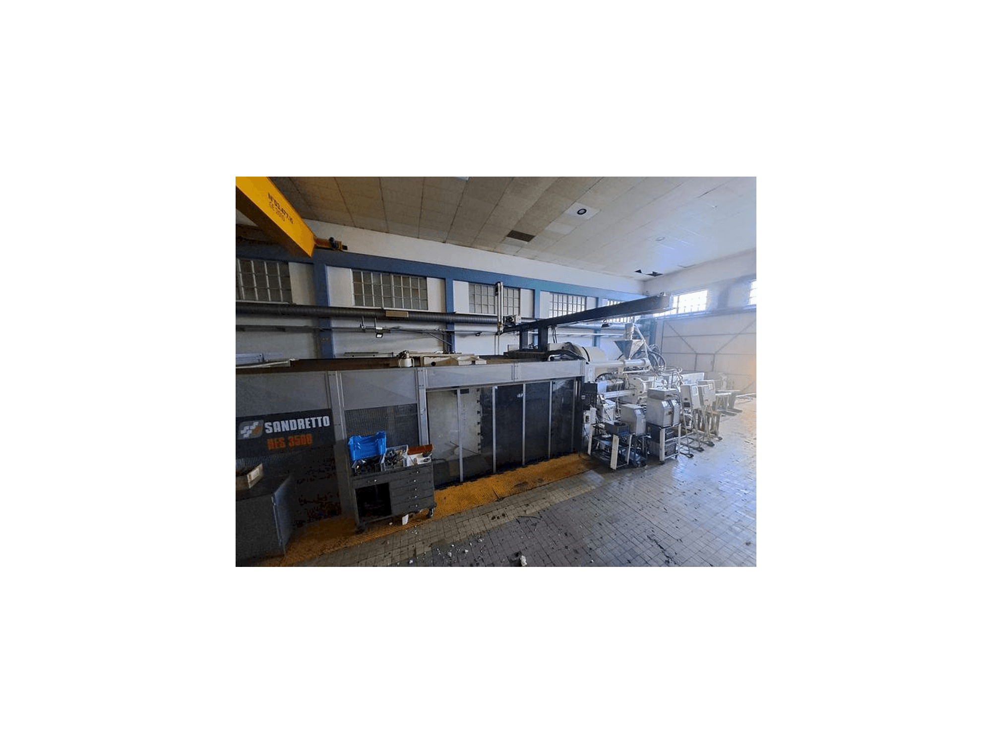 Frontansicht der SANDRETTO HES 3500 Maschine