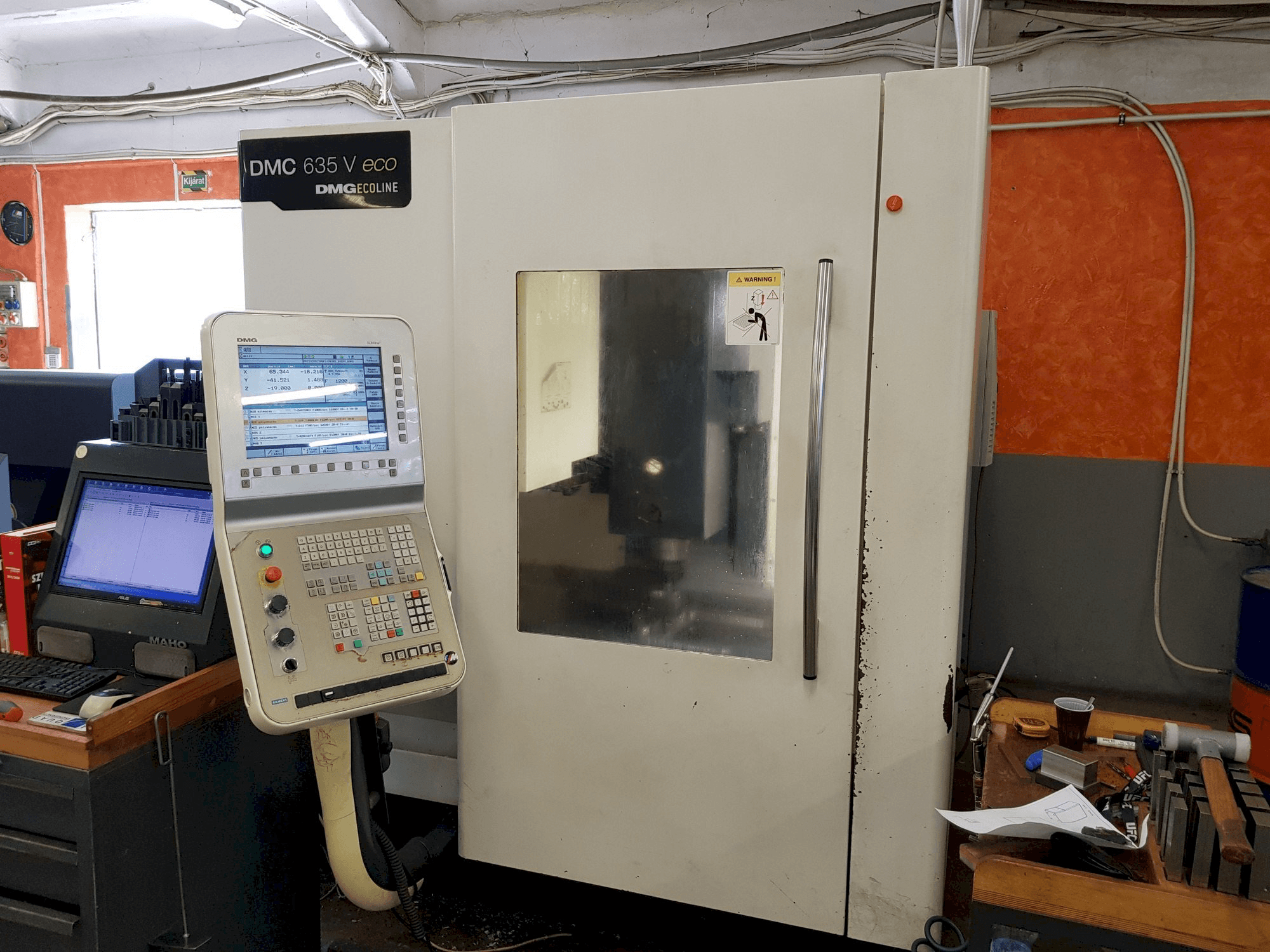 Frontansicht der DMG DMC 635 V eco Maschine