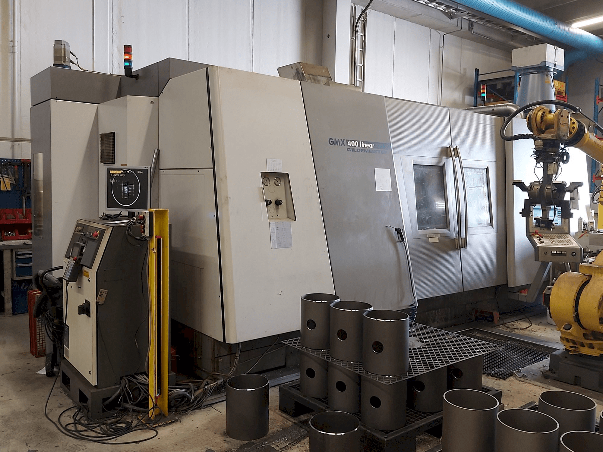 Frontansicht der Gildemeister GMX 400 Linear Maschine