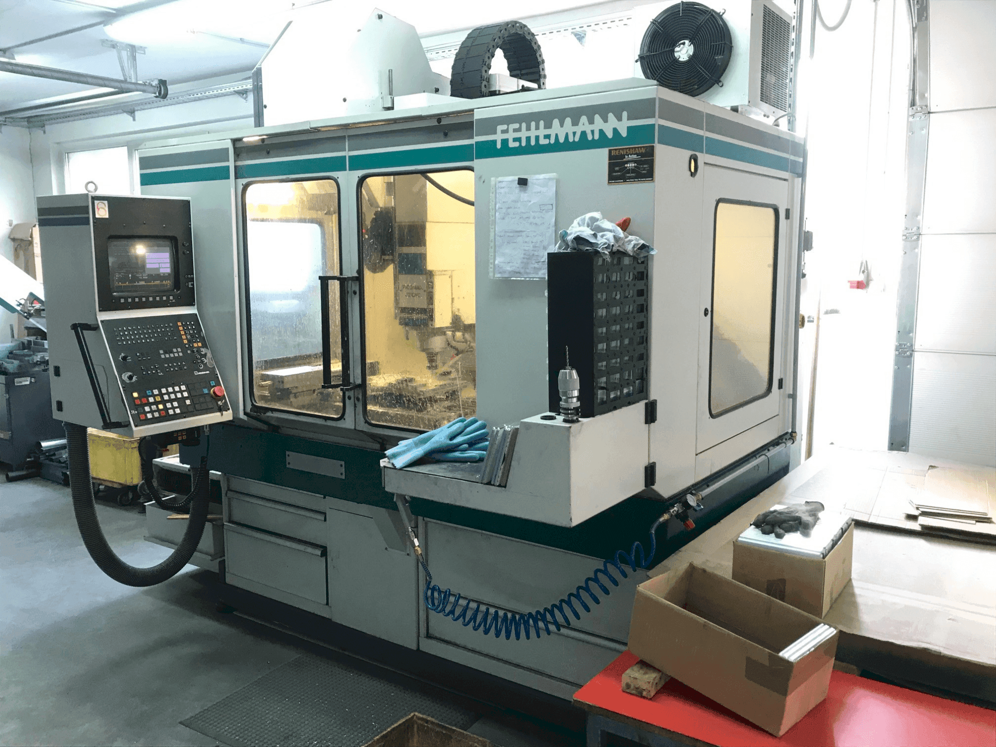 Frontansicht der FEHLMANN Picomax 82 CNC Maschine