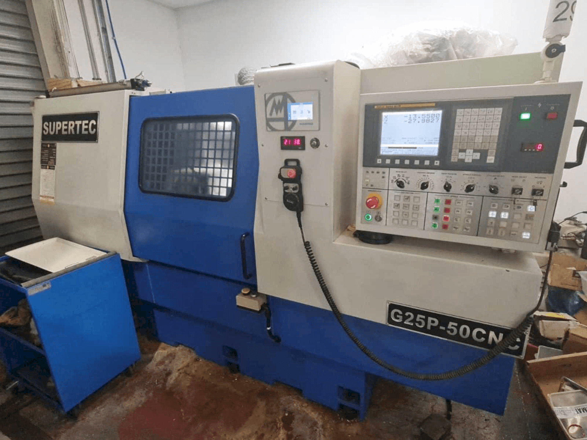 Frontansicht der Supertec G25P-500CNC Maschine