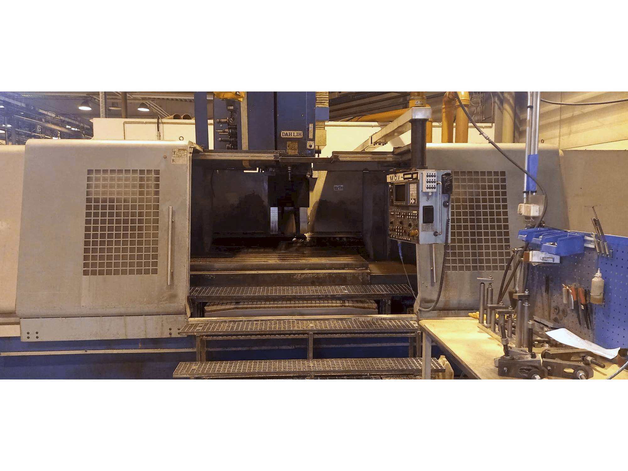 Frontansicht der DAH LIH MCV 2600 Maschine