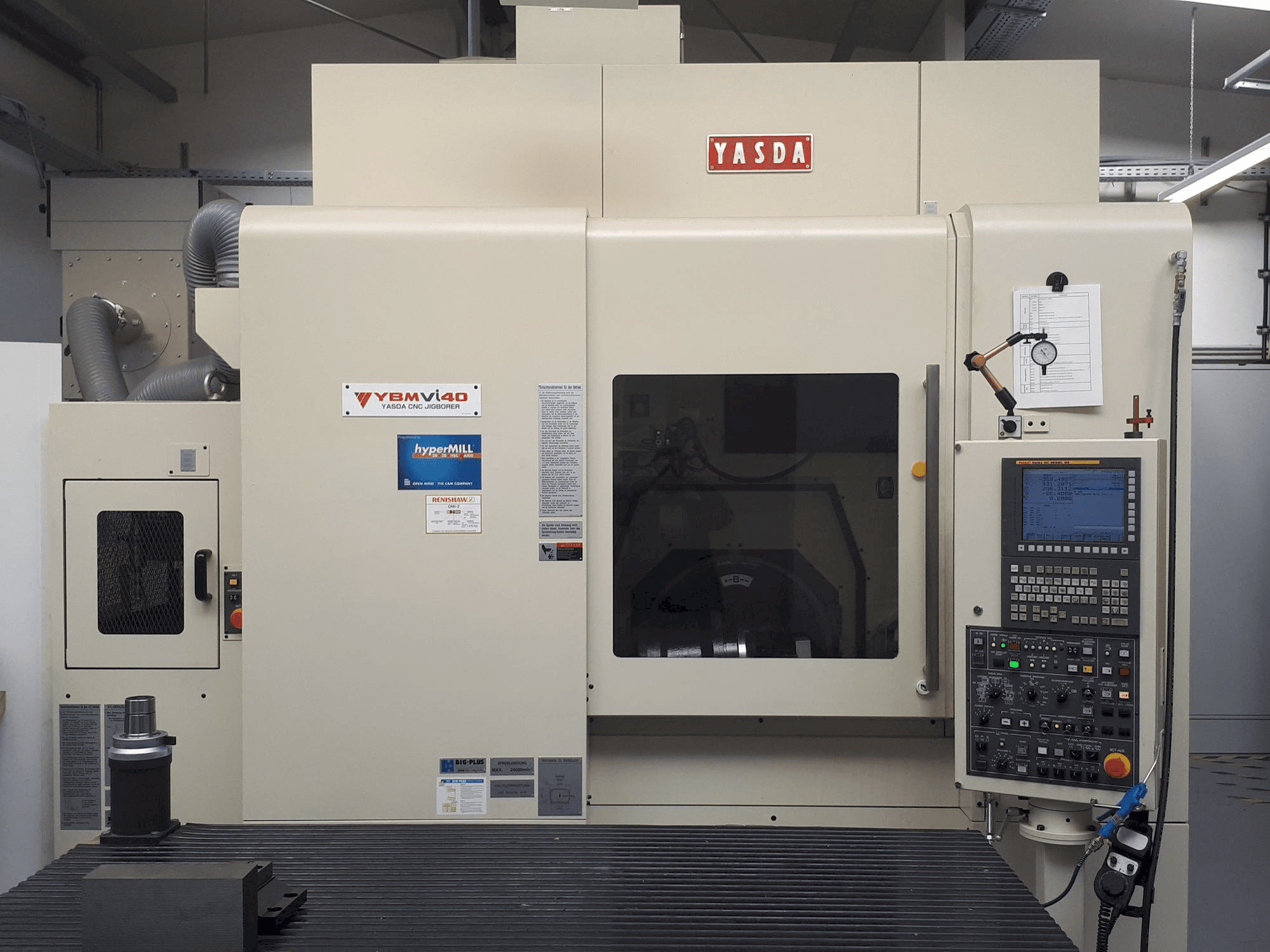 Frontansicht der YASDA YBM Vi40 Maschine