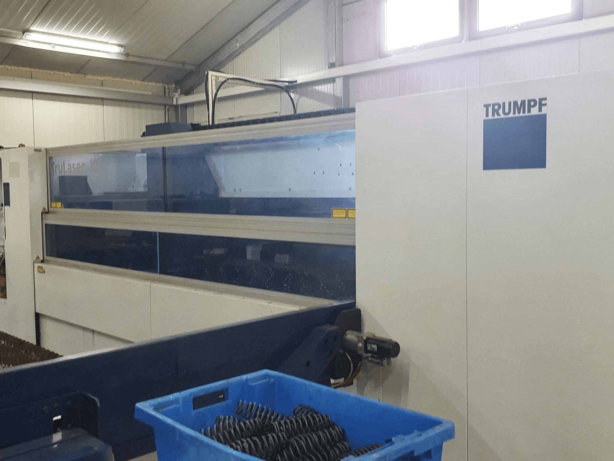 Frontansicht der Trumpf TruLaser 1030 Maschine