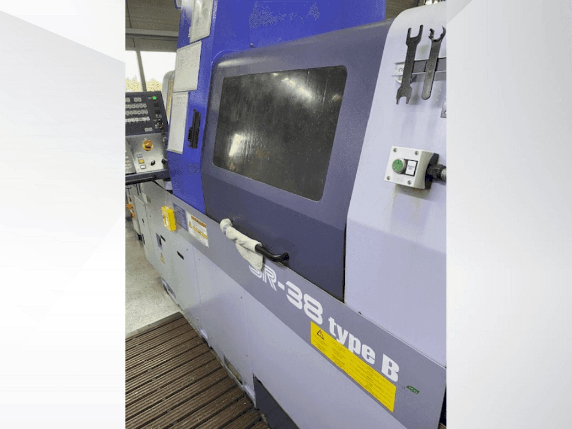 Frontansicht der Star SR-38 type B Maschine