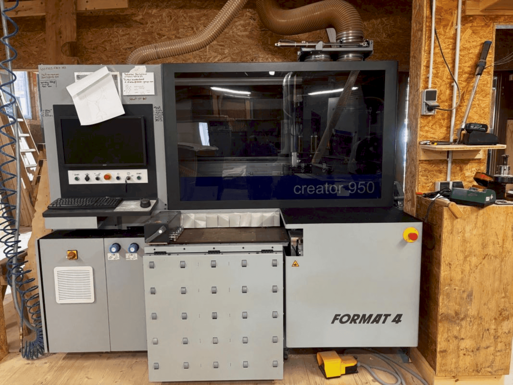 Frontansicht der FORMAT4 Creator 95 Maschine
