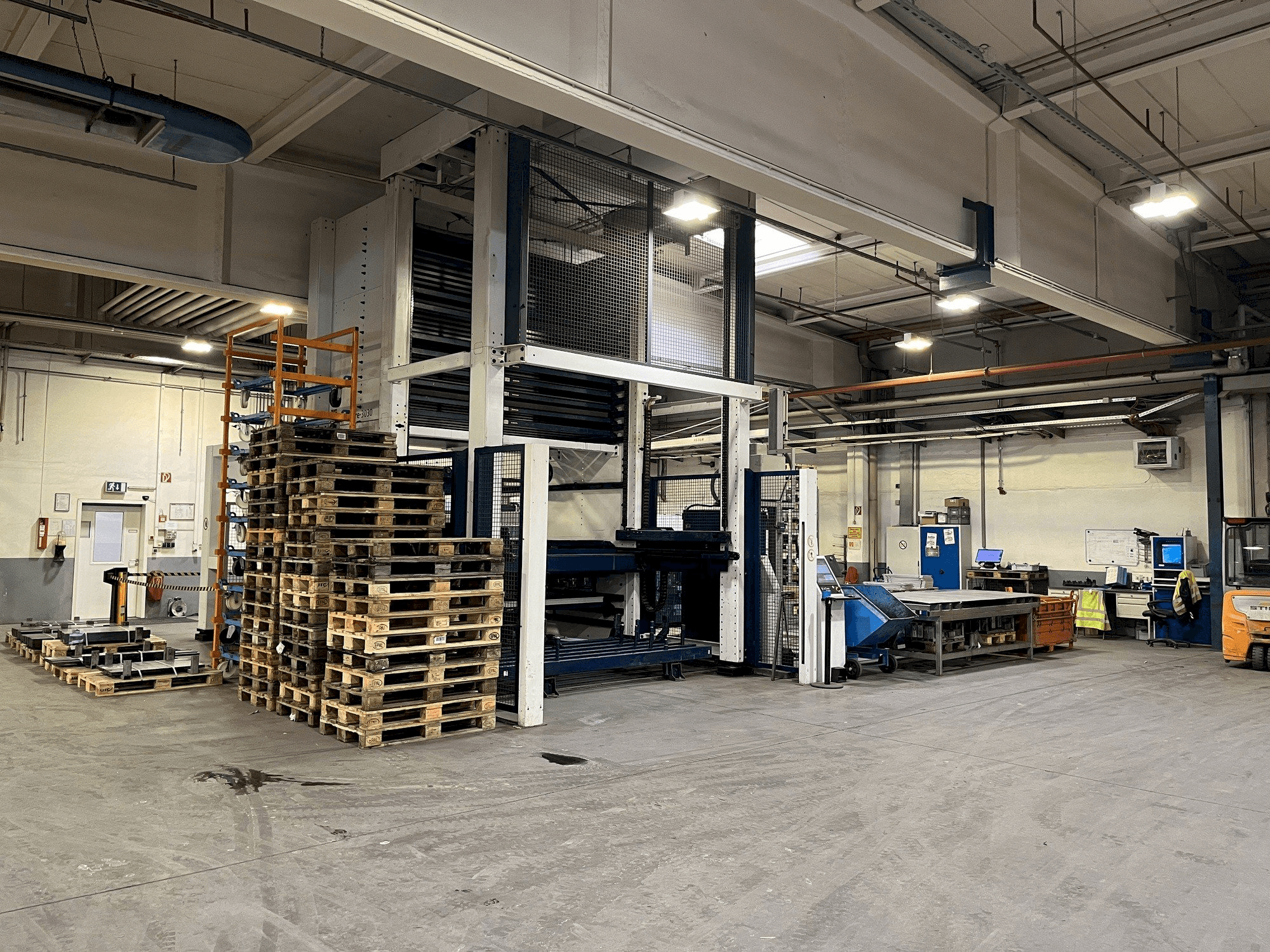 Frontansicht der TRUMPF TruLaser 3030 L20 / Tru Store 3030 Maschine
