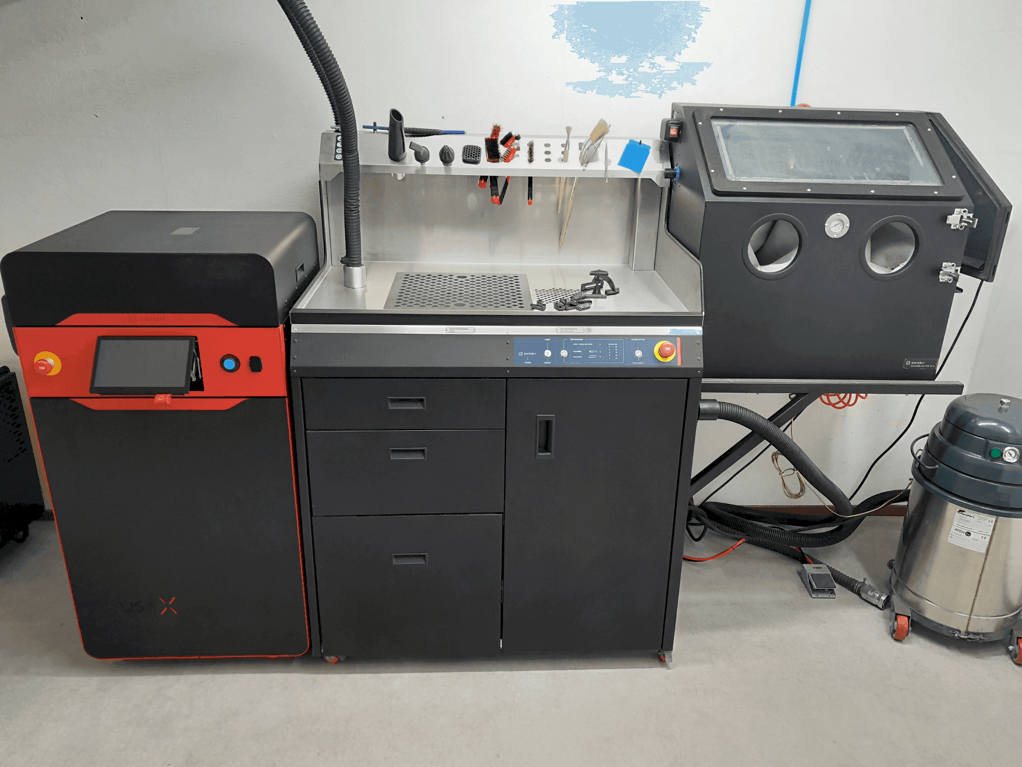 Frontansicht der SINTERIT lisa x Maschine