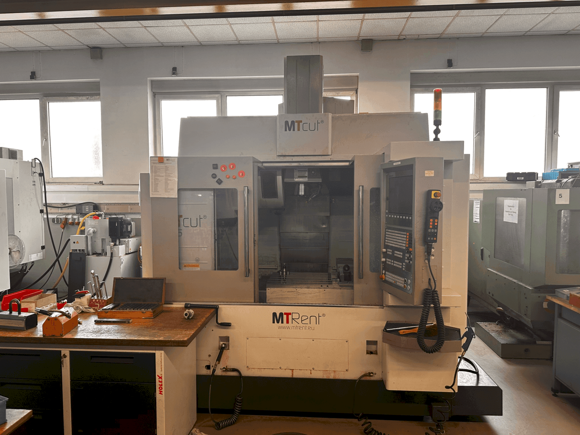 Frontansicht der MTcut EVO V85 Maschine