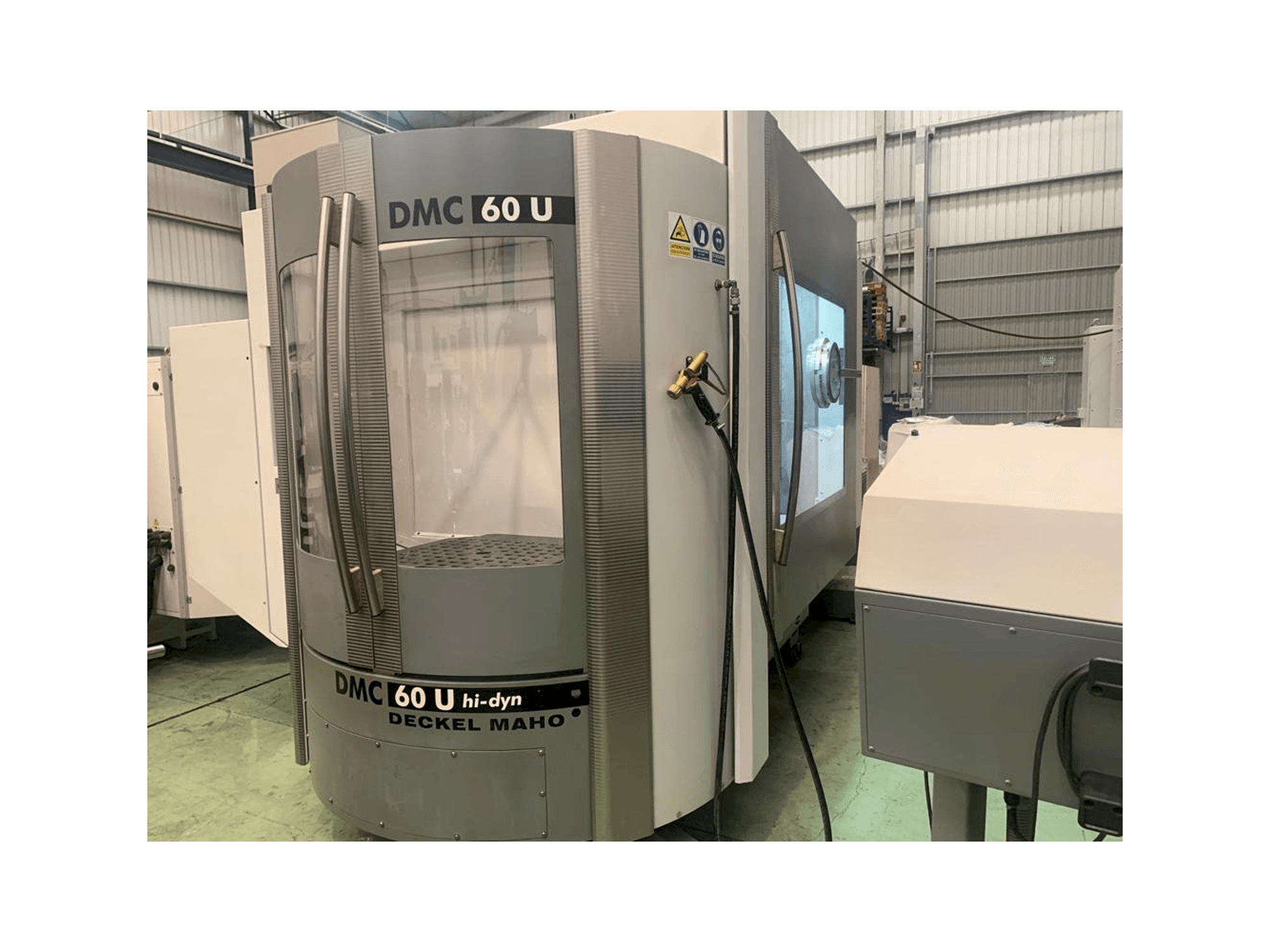 Frontansicht der DECKEL DMC 60 U hi-dyn Maschine