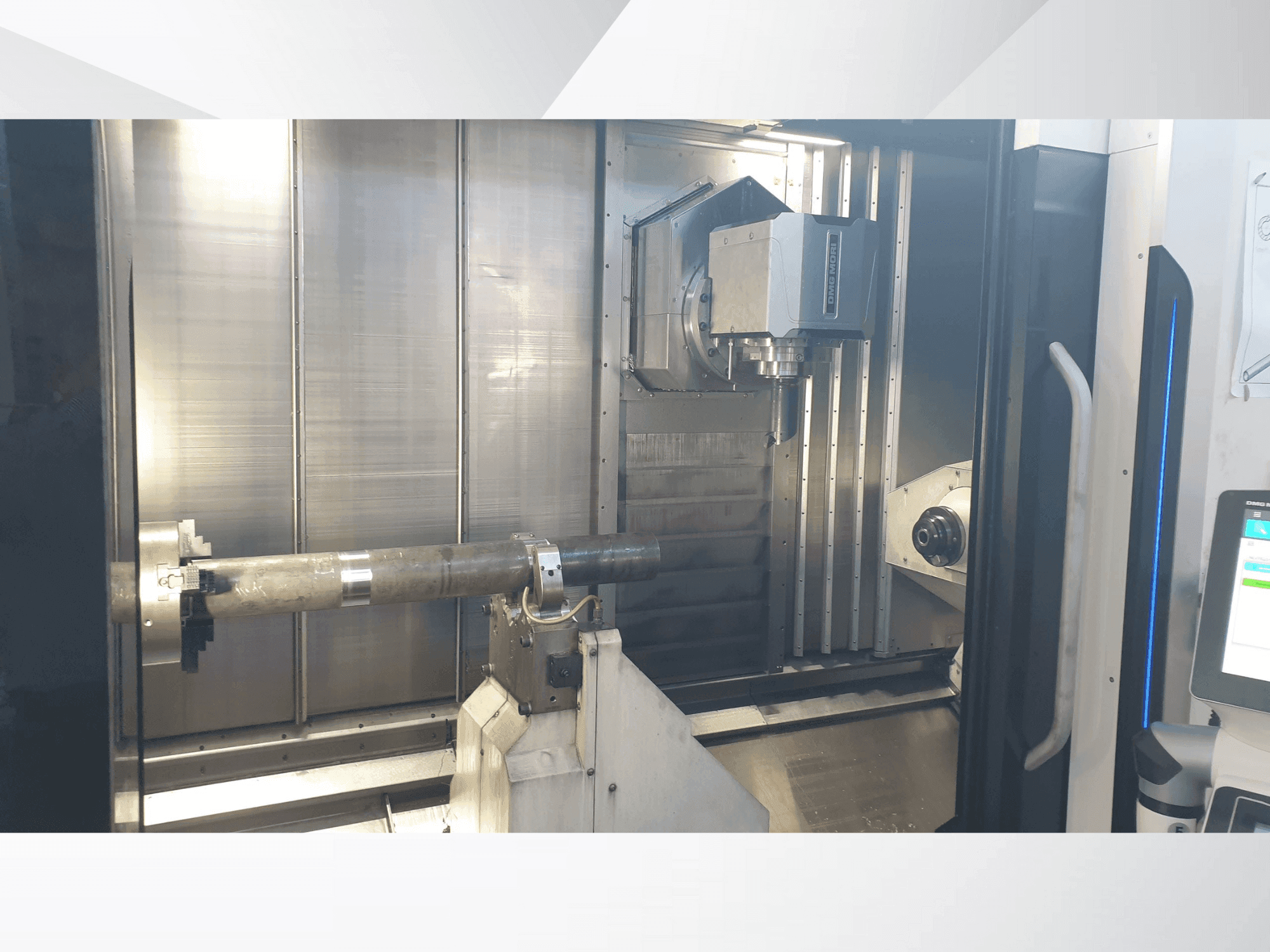 Frontansicht der DMG MORI NTX 2500/1500 Maschine