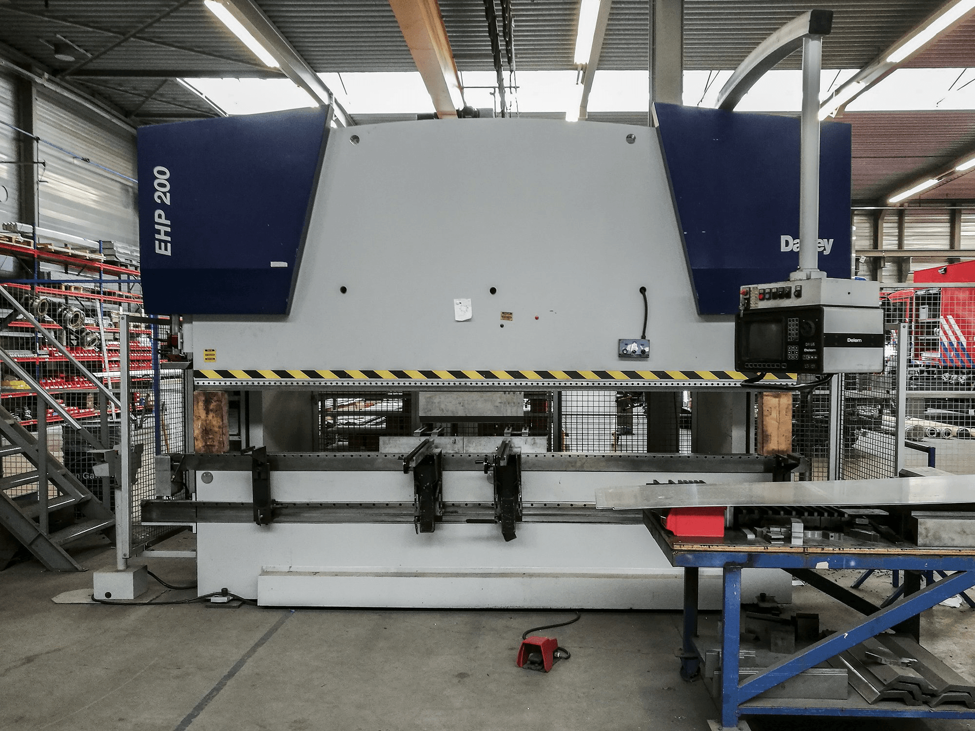 Frontansicht der Darley EHP-LS200.36/31 Maschine