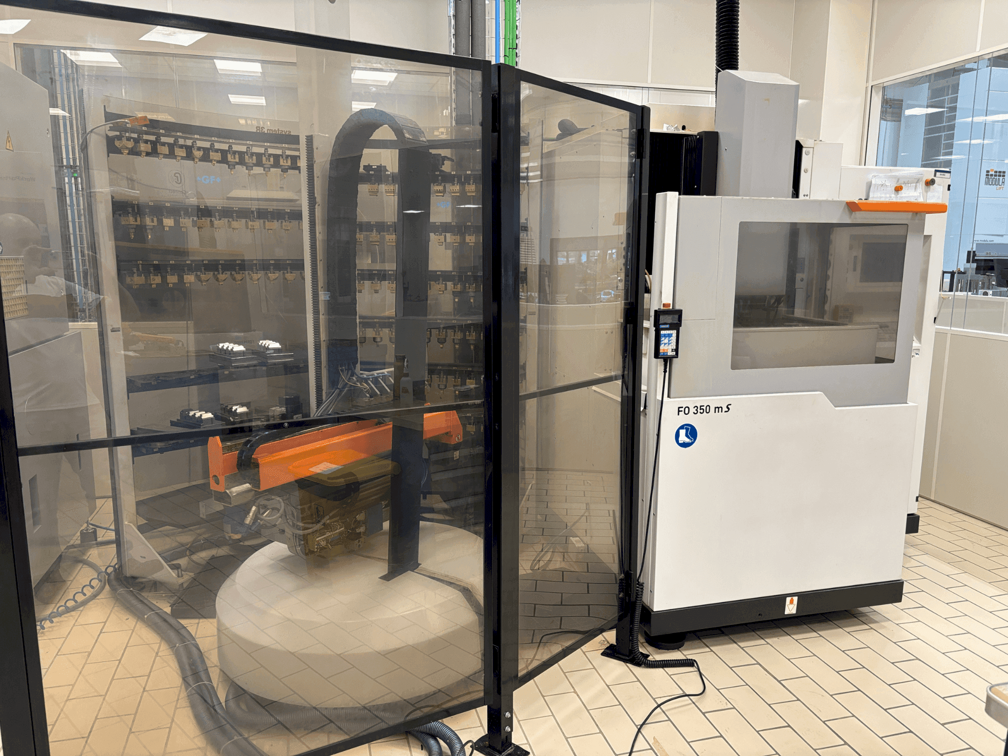 Frontansicht der CHARMILLES ROBOFORM 350 Maschine