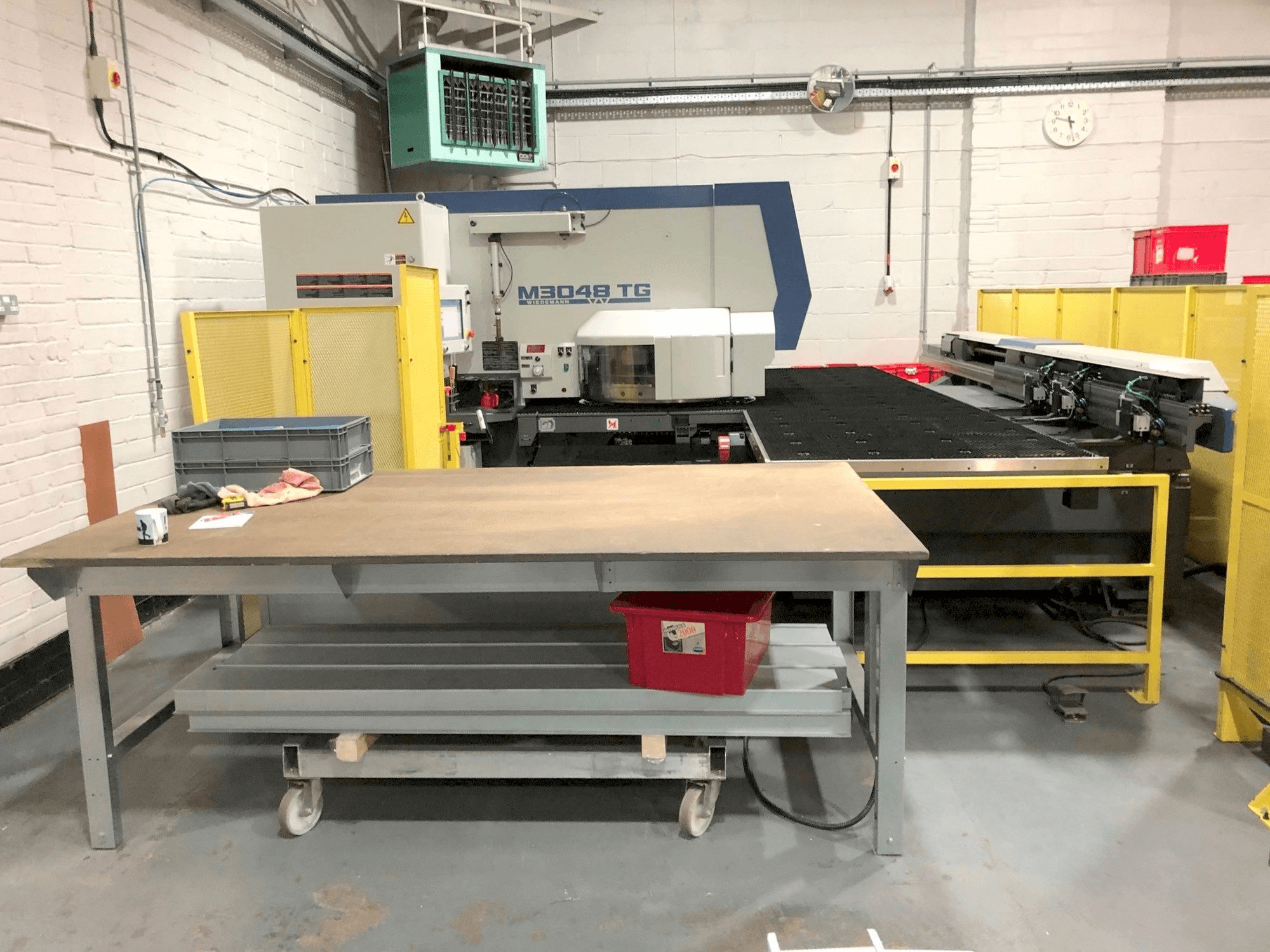 Frontansicht der Murata Wiedemann M3048 TG Maschine