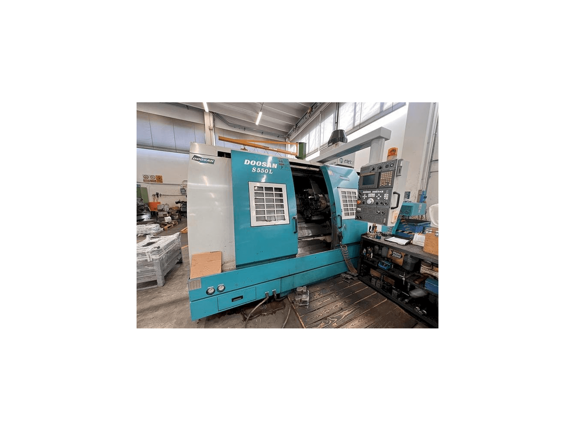 Frontansicht der Doosan S550L Maschine