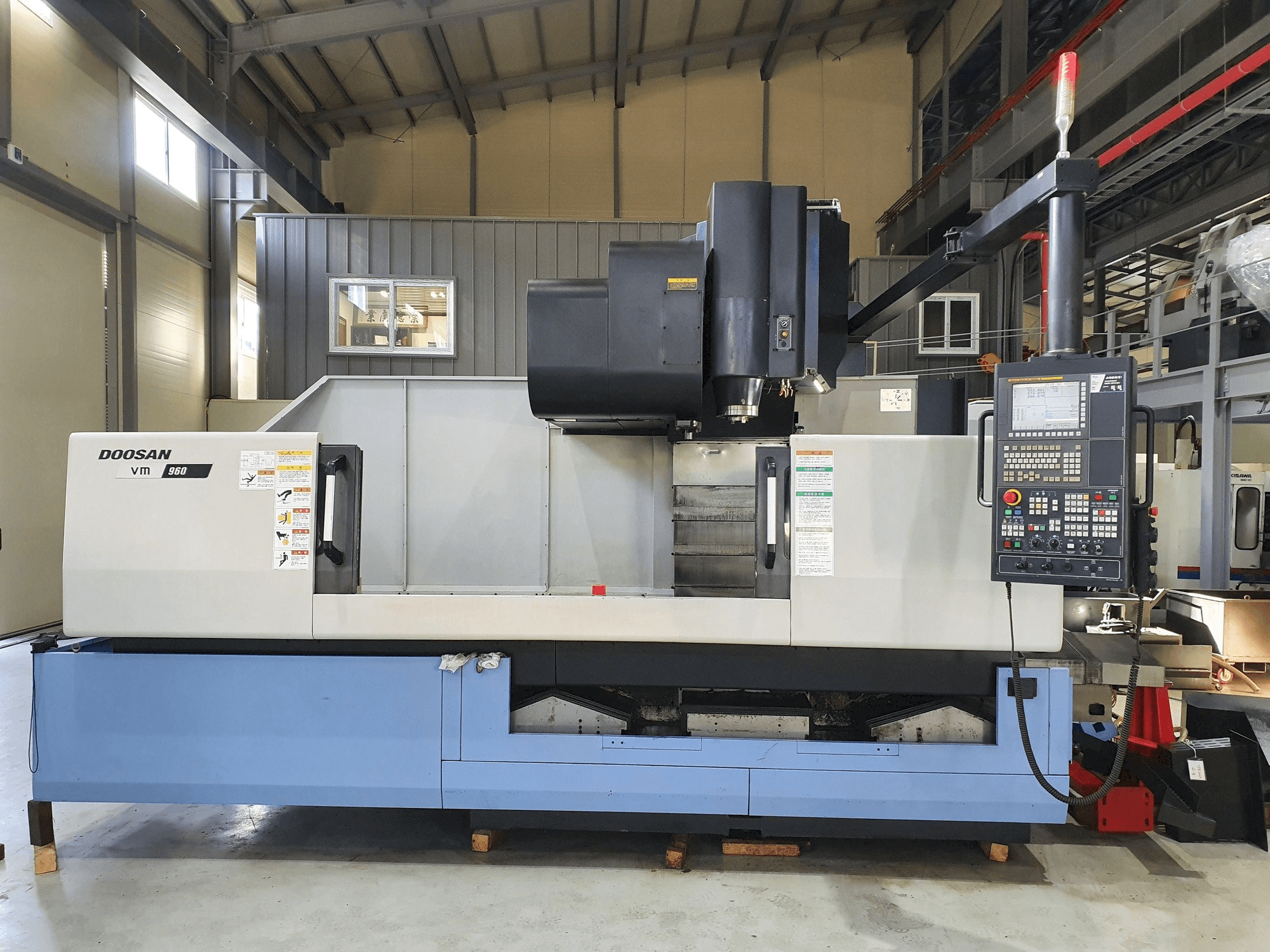 Frontansicht der Doosan VM 960 Maschine