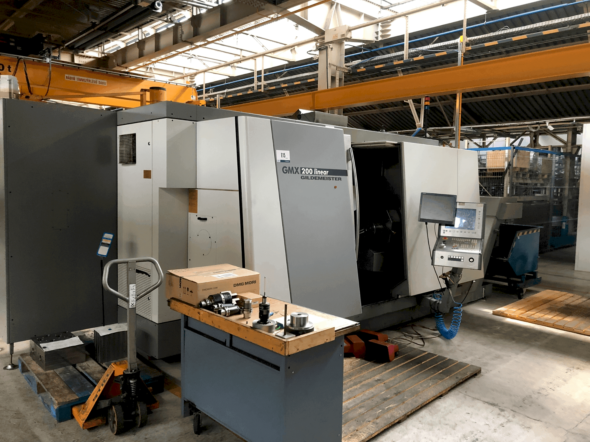 Frontansicht der DMG MORI GMX 200 Linear (2004) Maschine