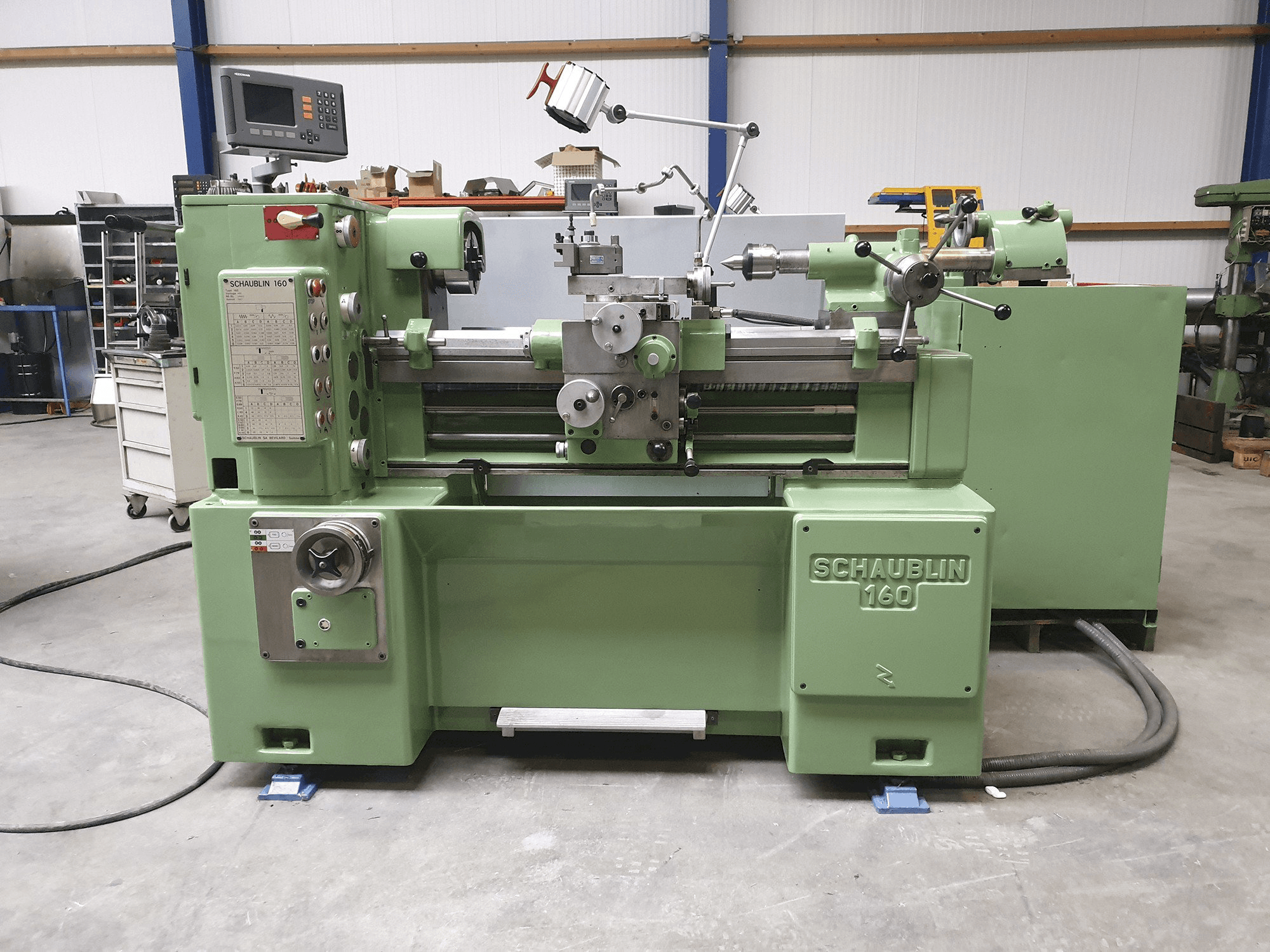 Frontansicht der SCHAUBLIN 160 Maschine