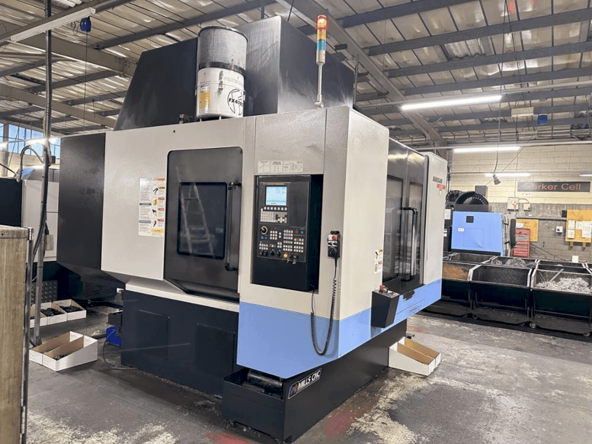 Frontansicht der DOOSAN VC 510 Maschine