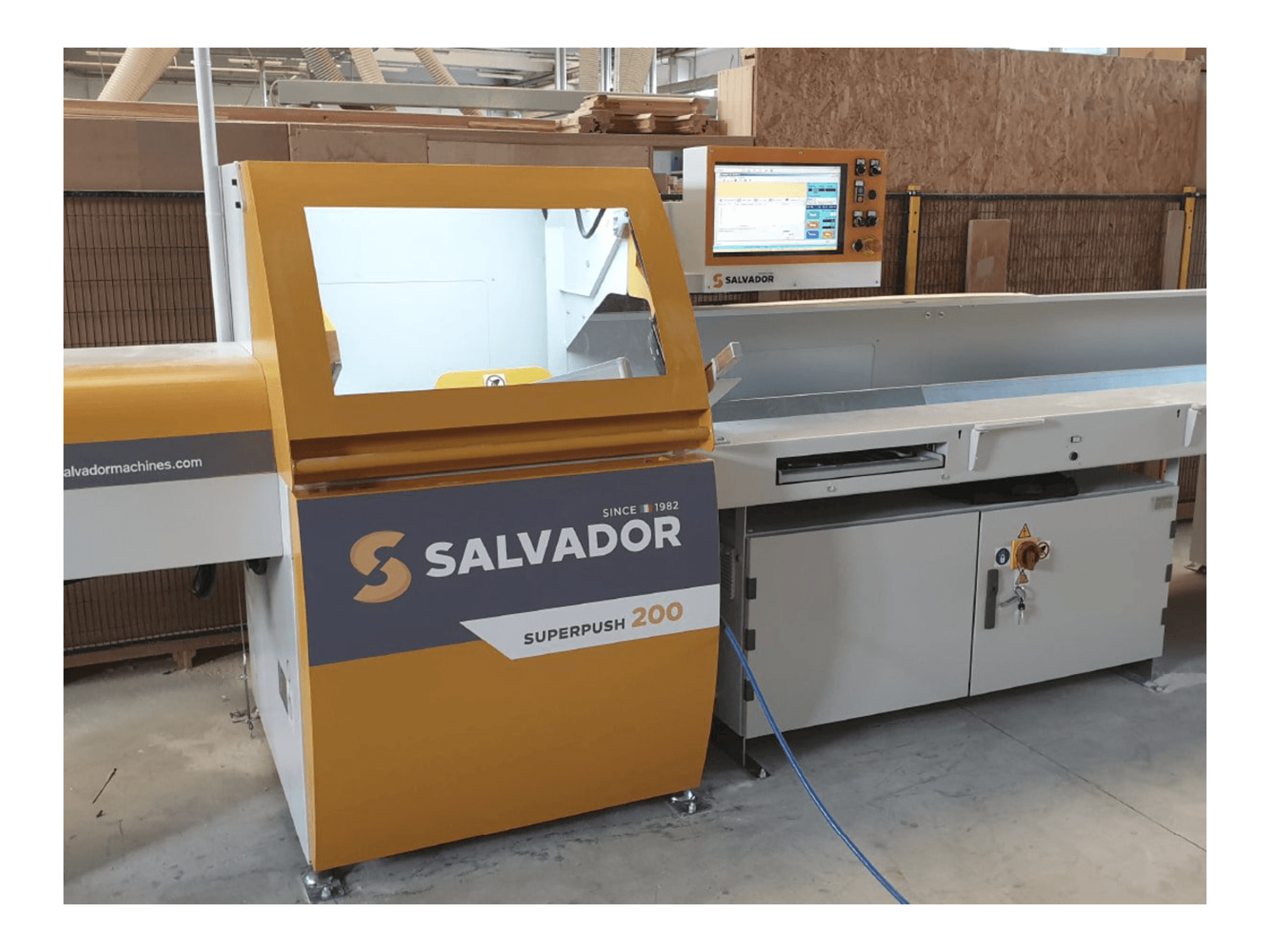 Frontansicht der SALVADOR Superpush 200 Maschine
