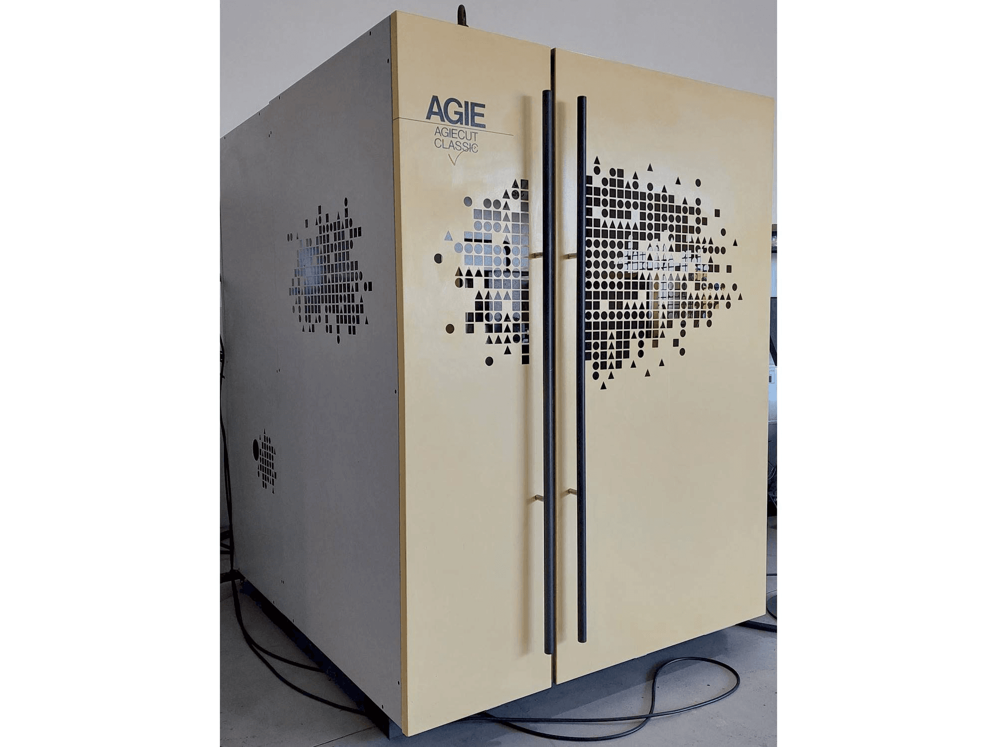 Frontansicht der AGIE CUT CLASSIC V2 Maschine