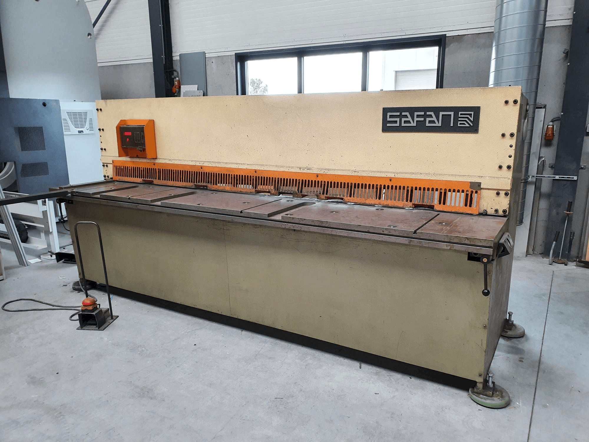 Frontansicht der Safan VS 310-6 Maschine