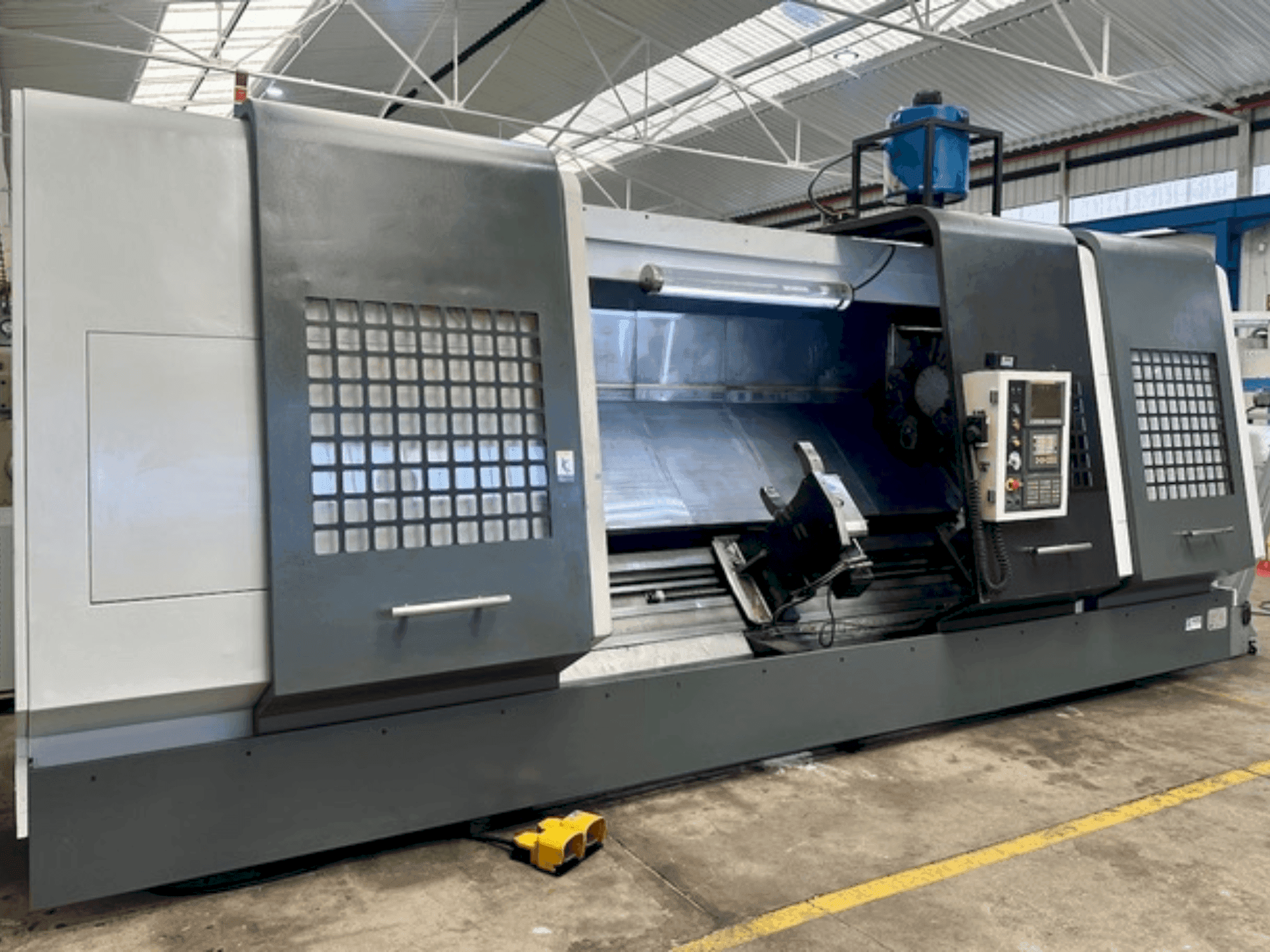 Frontansicht der SMTCL HTC 63300 Maschine